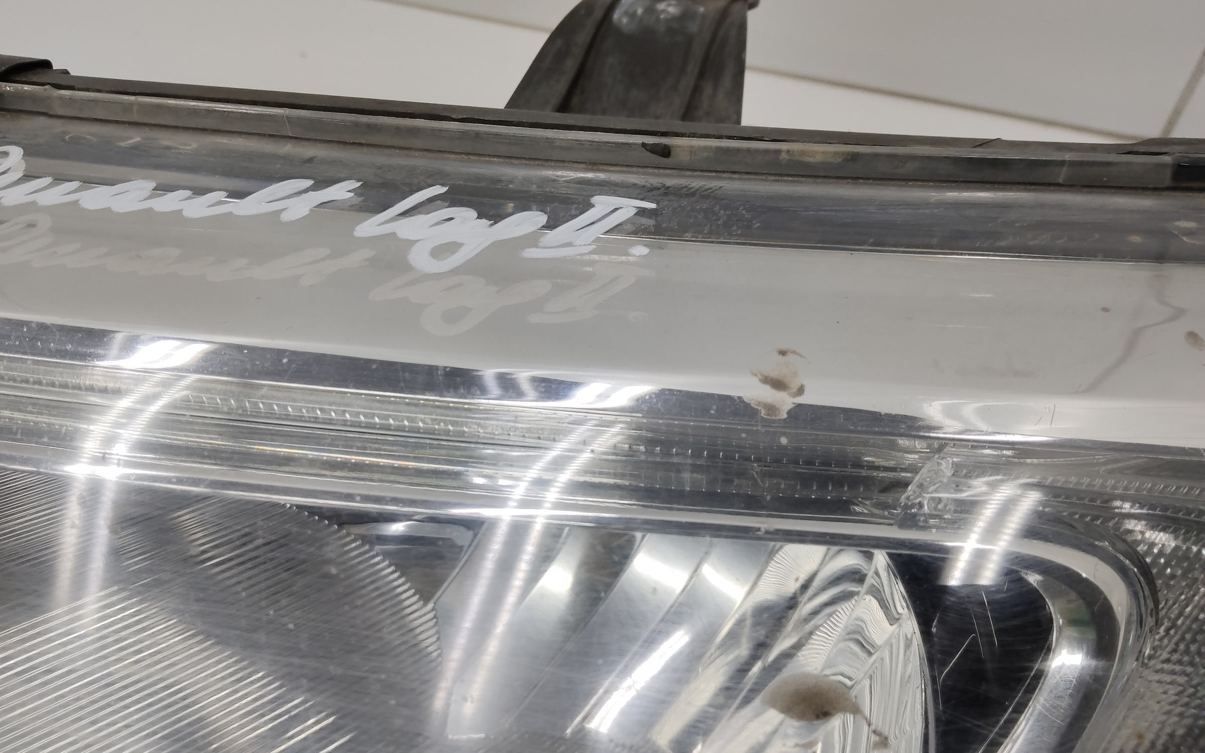 Фара передняя левая Renault Logan 2 Restail галоген с ДХО