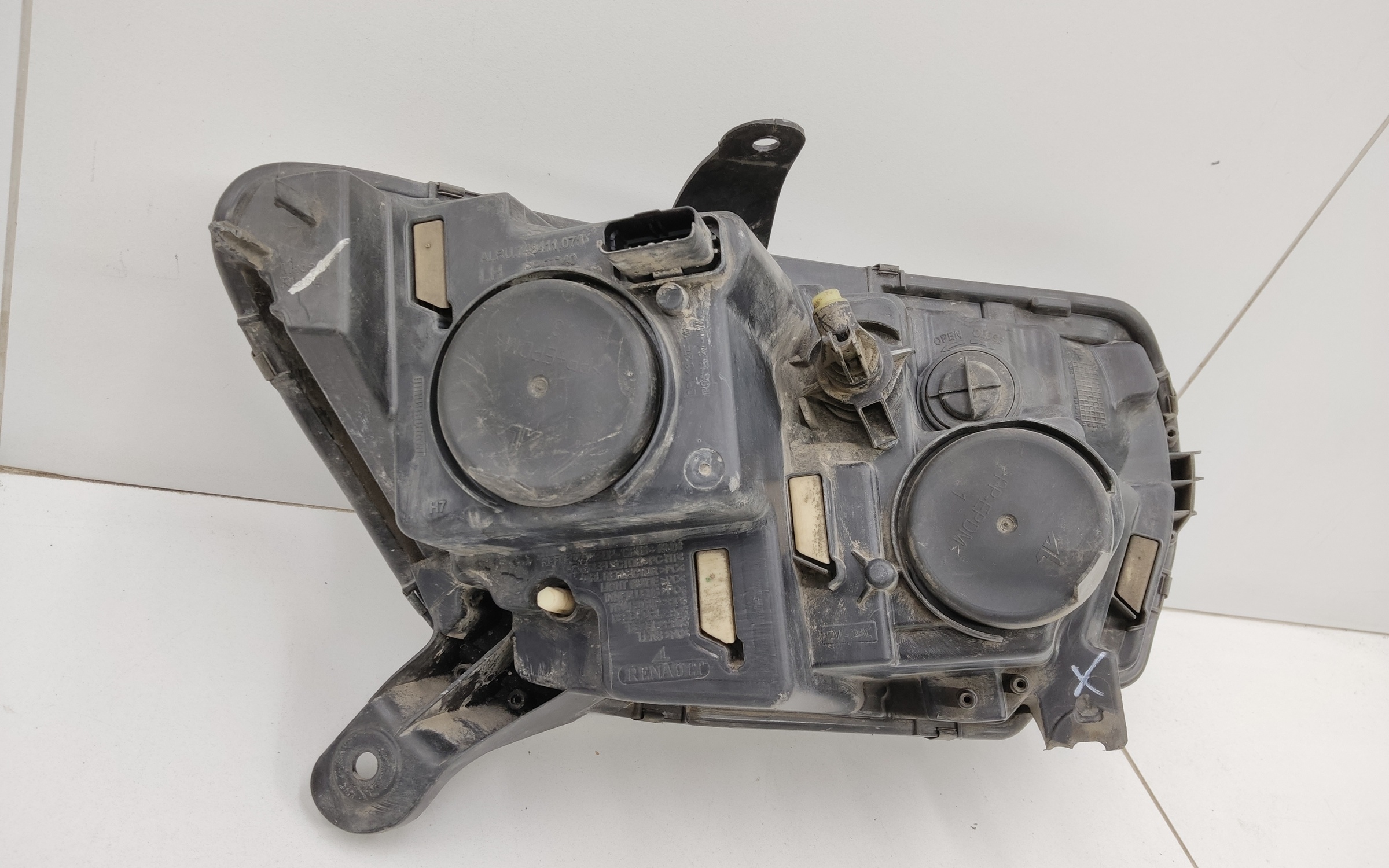 Фара передняя левая Renault Logan 2 Restail галоген с ДХО