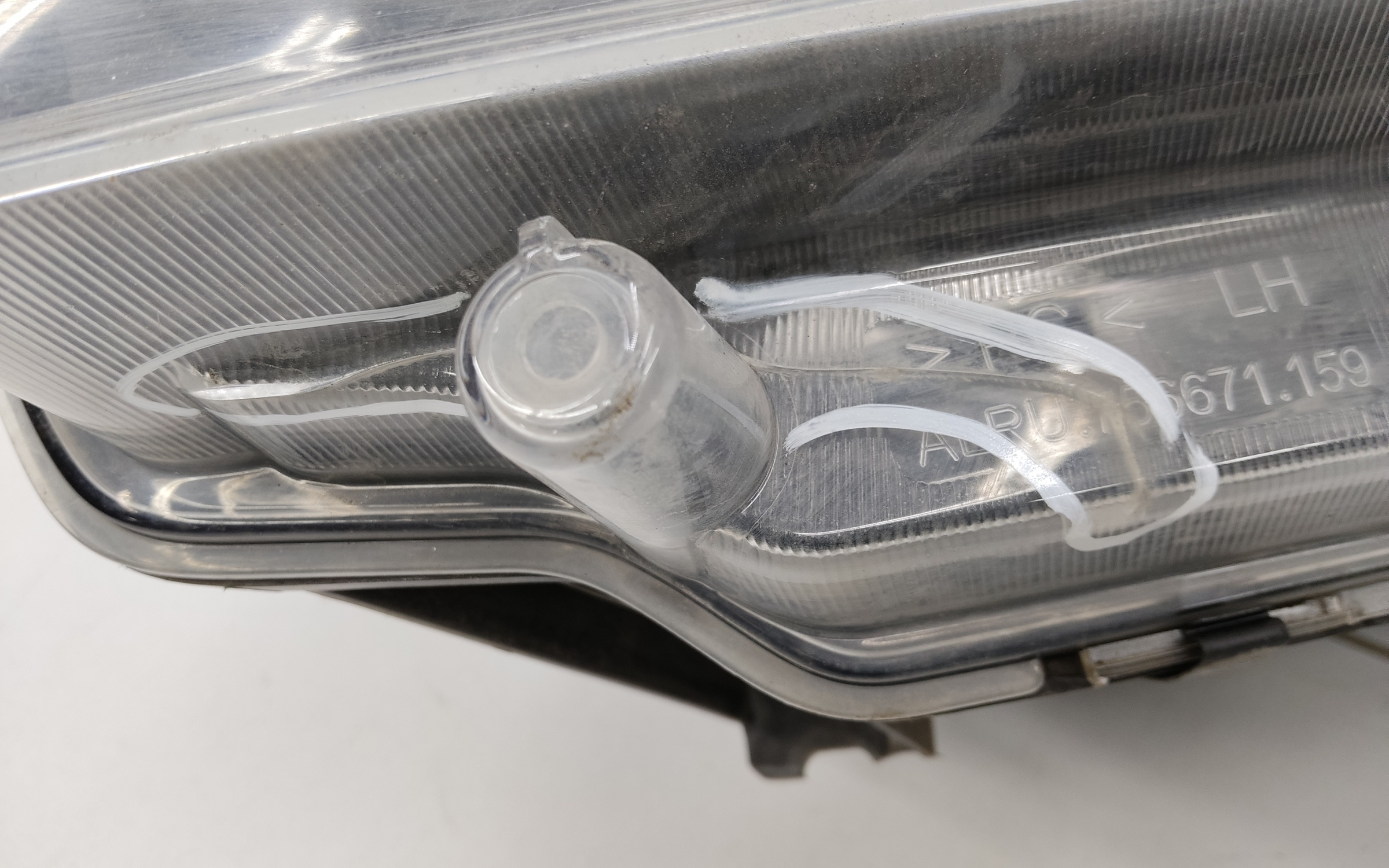 Фара передняя левая Renault Logan 2 Restail галоген с ДХО