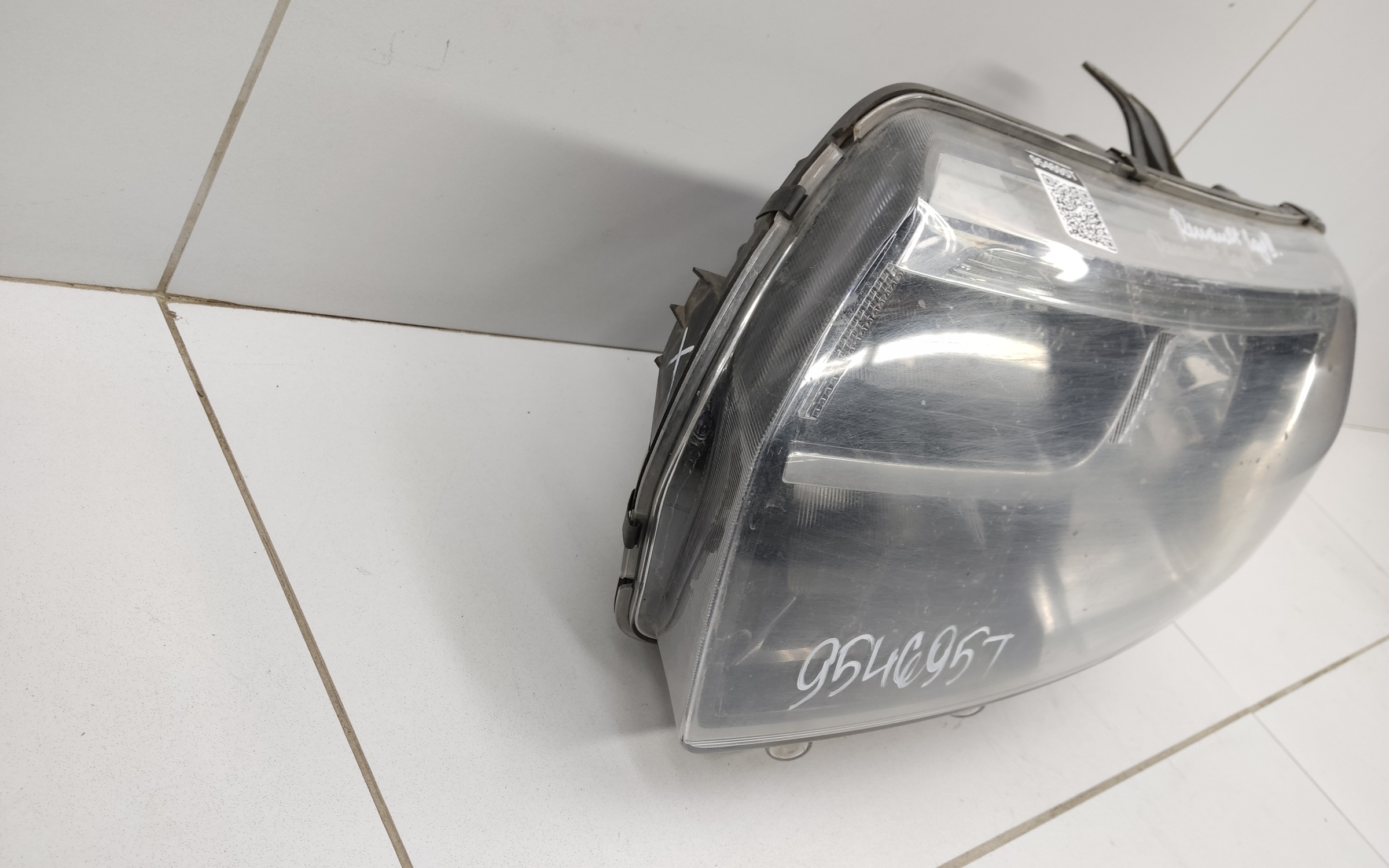 Фара передняя левая Renault Logan 2 Restail галоген с ДХО