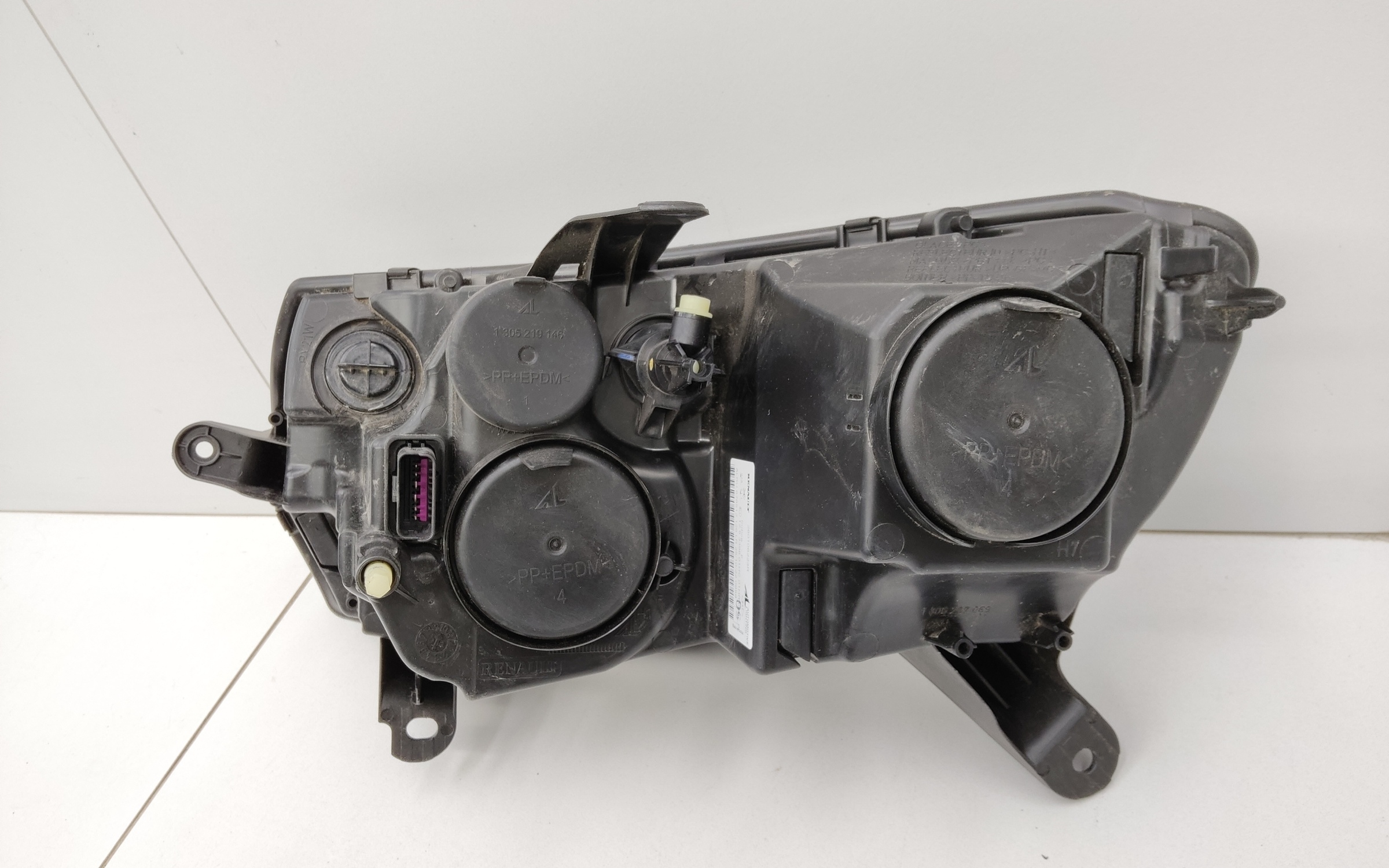 Фара передняя правая Renault Logan 2