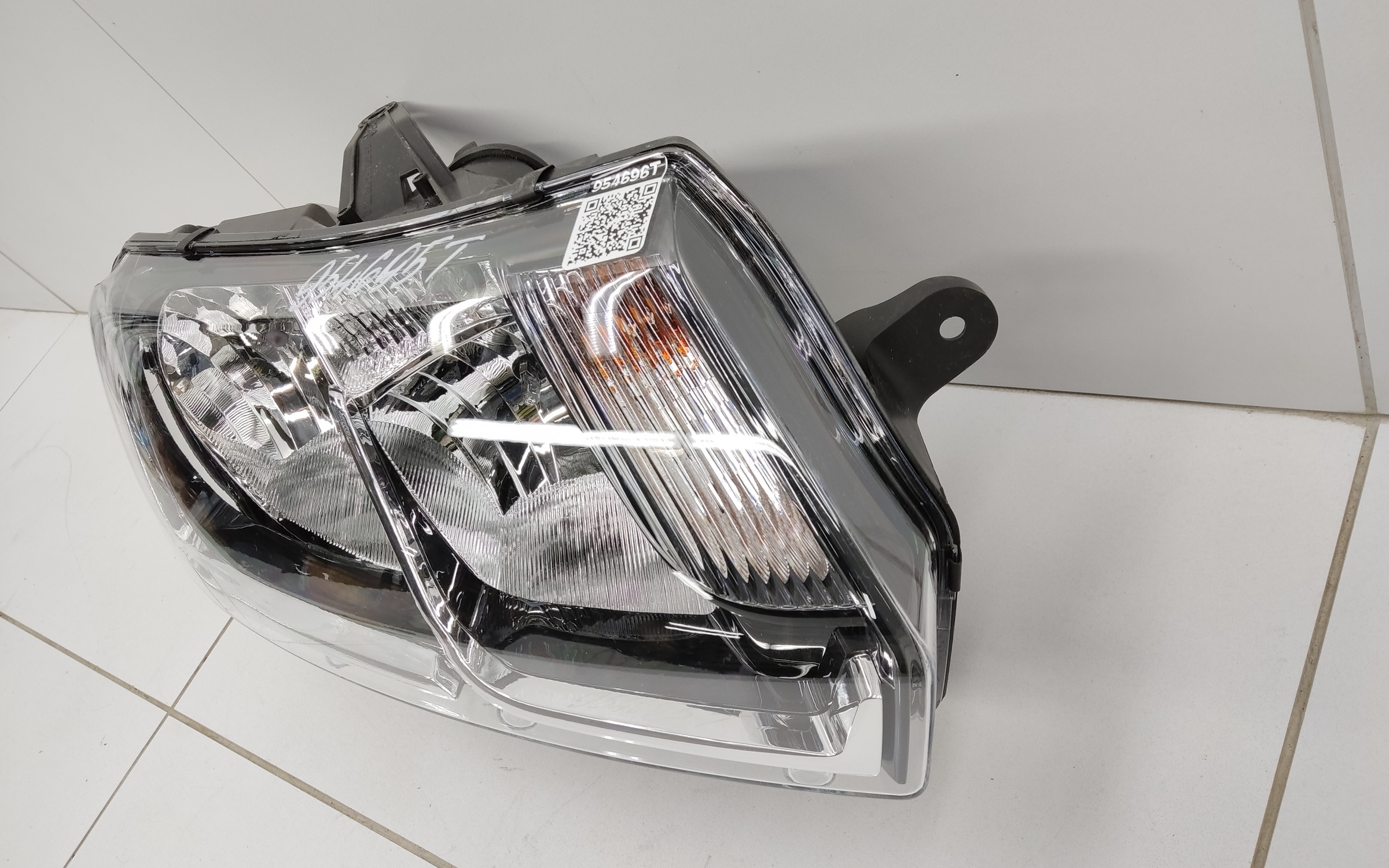 Фара передняя правая Renault Logan 2