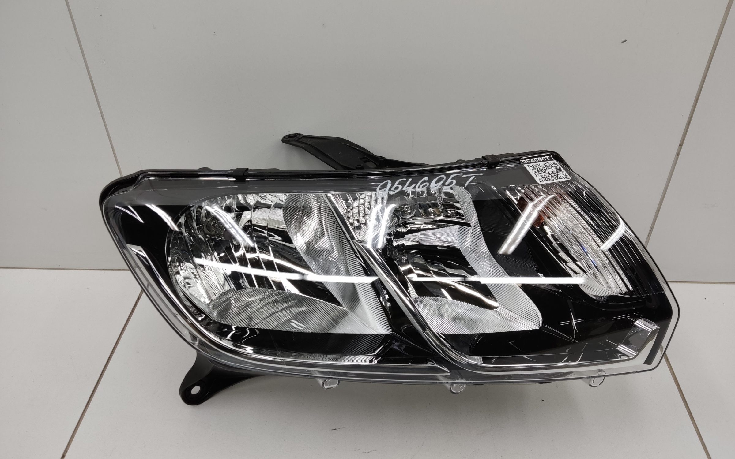 Фара передняя правая Renault Logan 2