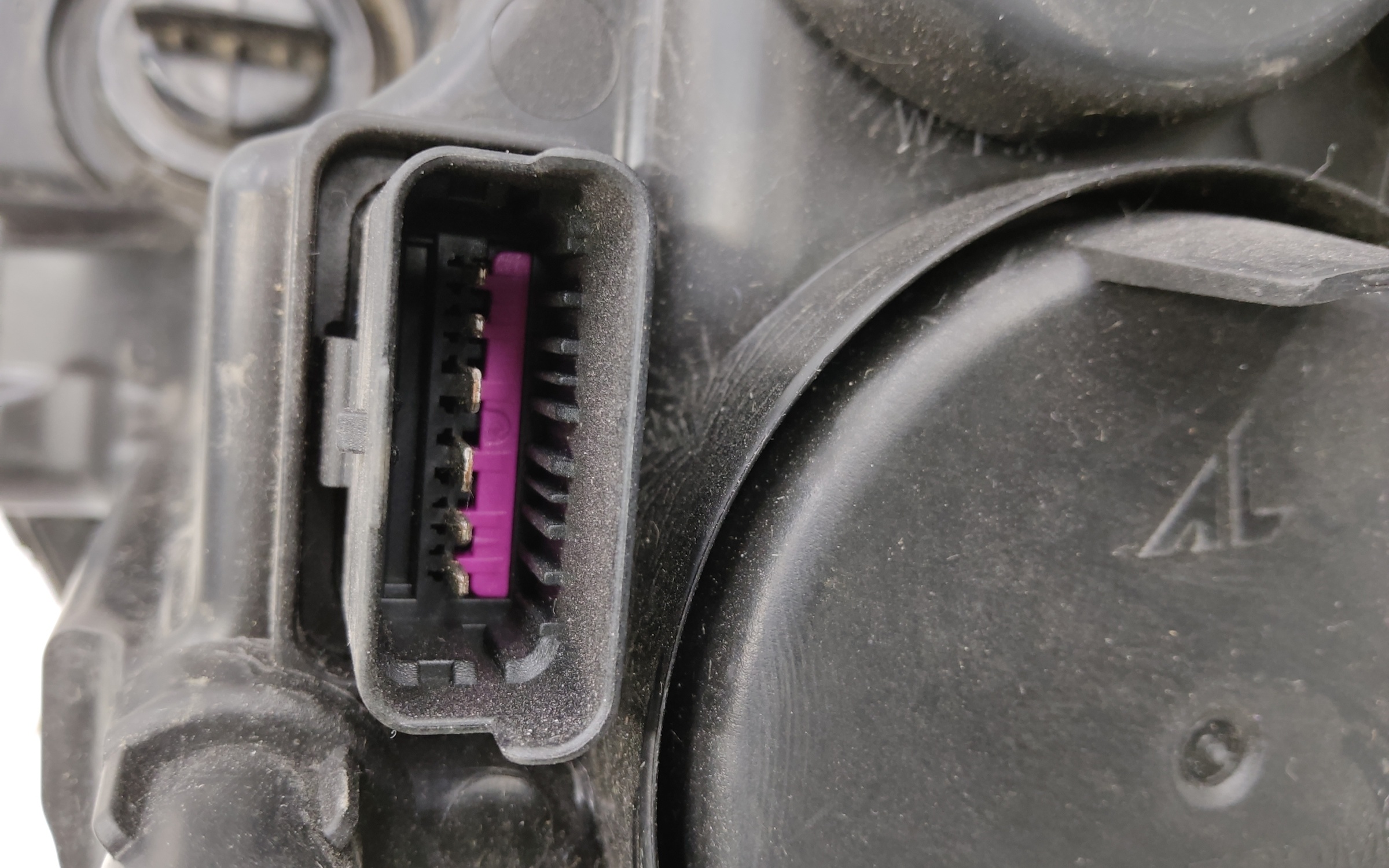 Фара передняя правая Renault Logan 2