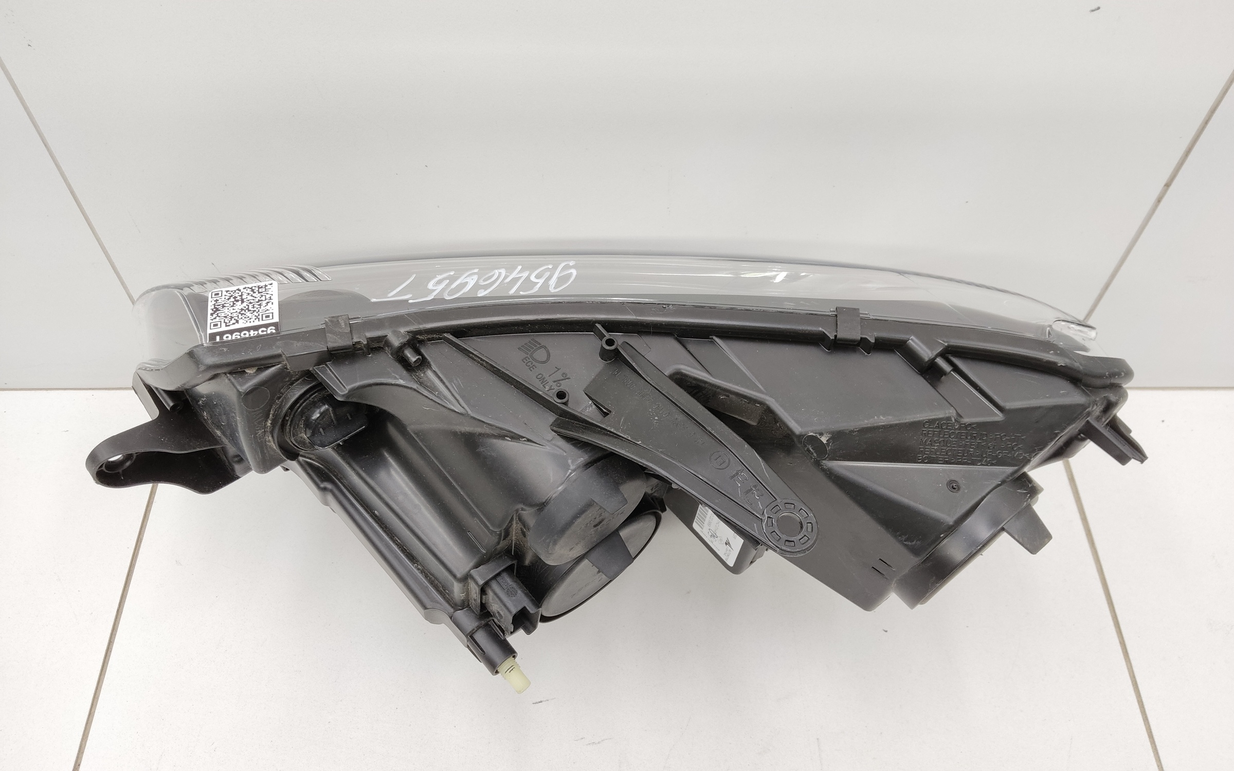 Фара передняя правая Renault Logan 2