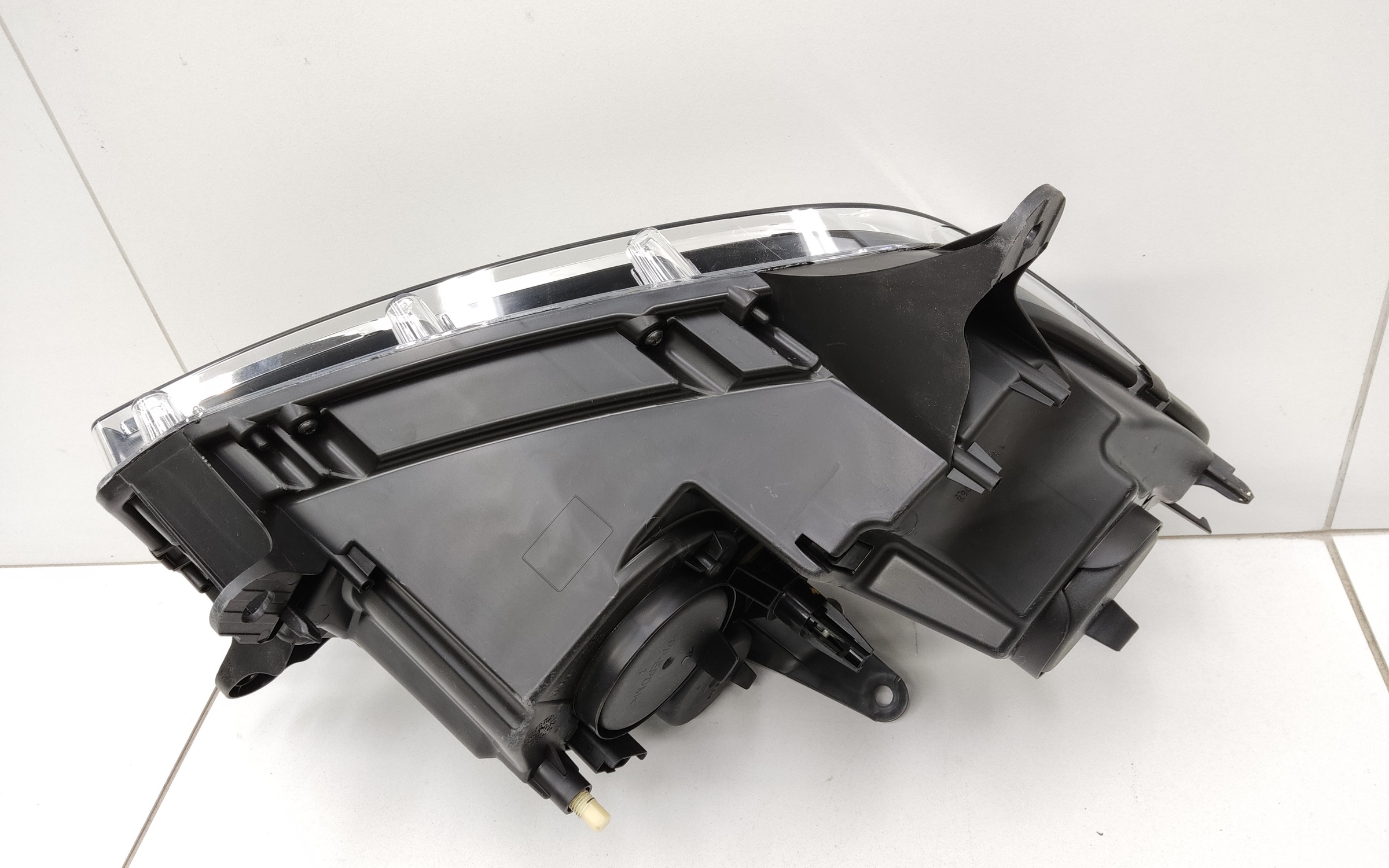 Фара передняя левая Renault Logan 2