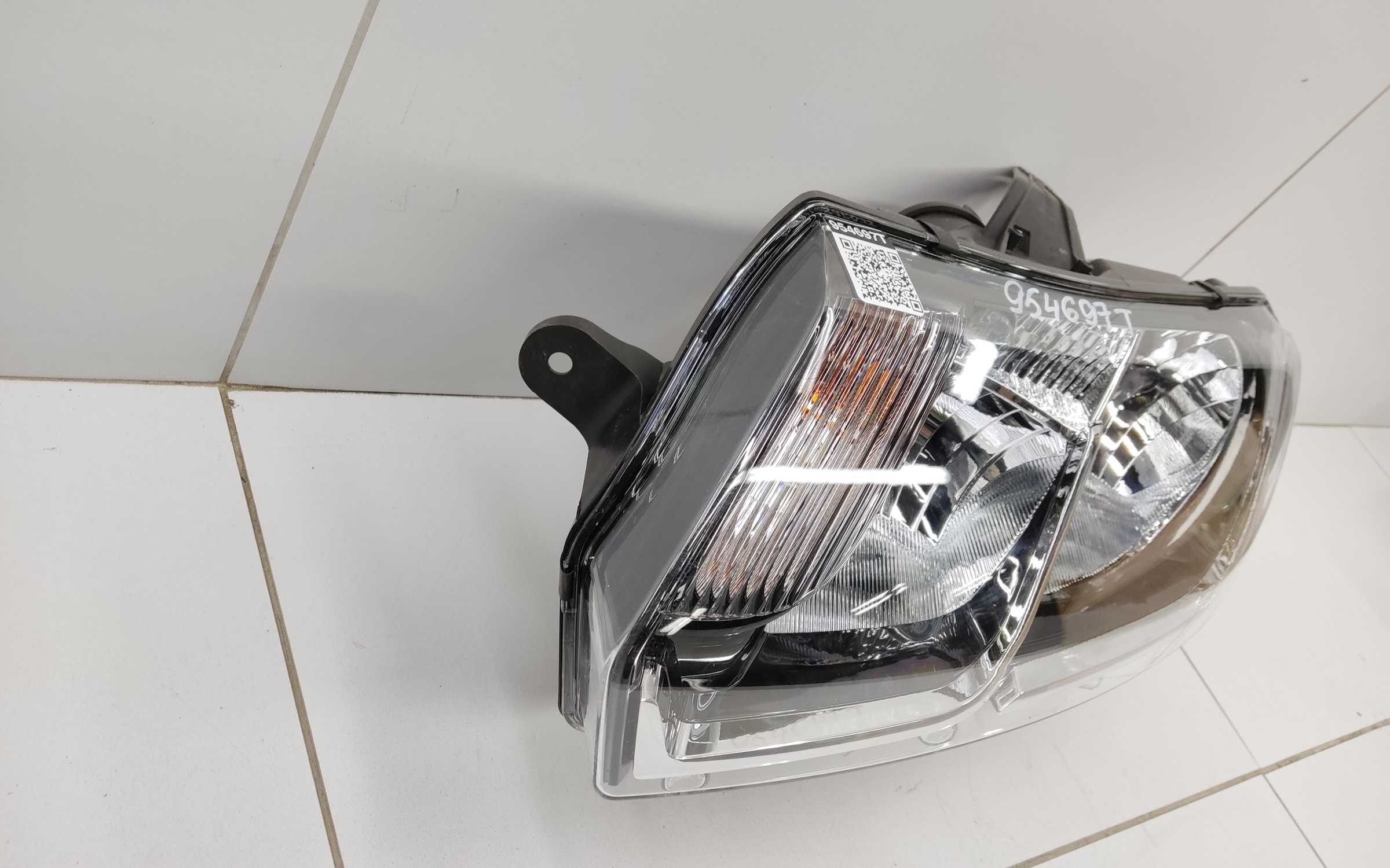 Фара передняя левая Renault Logan 2