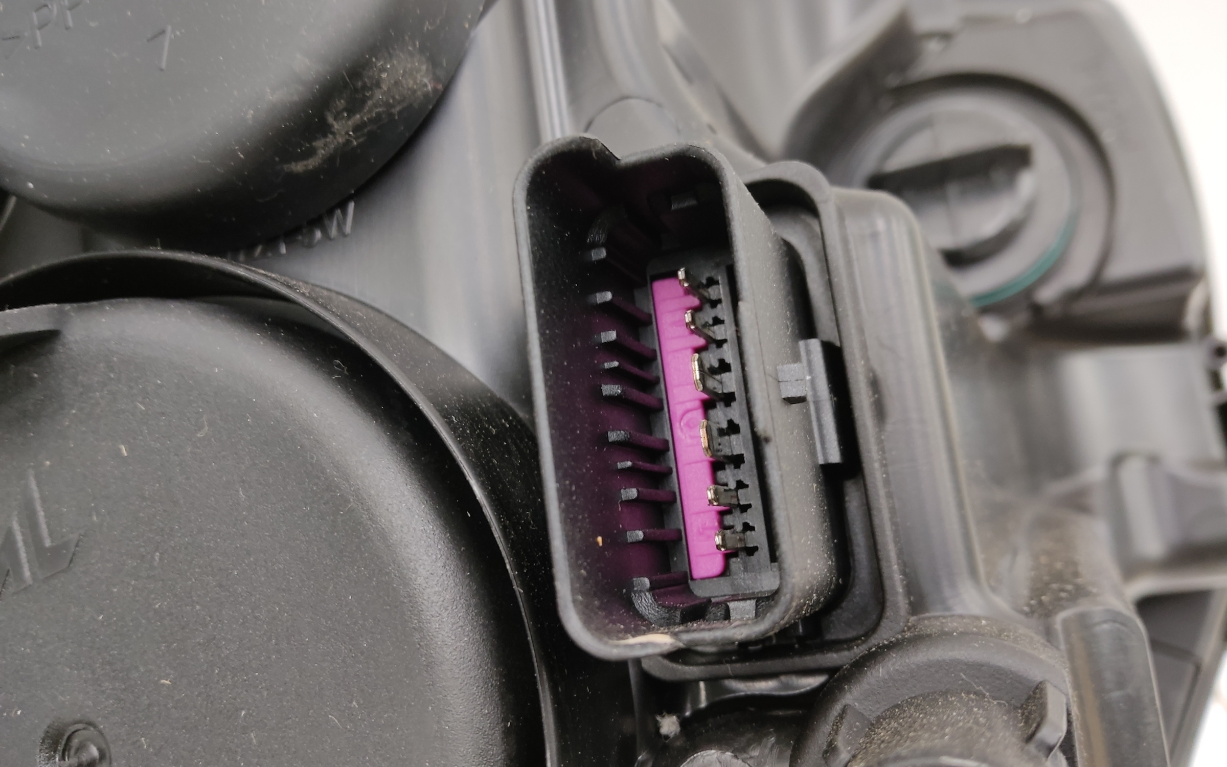 Фара передняя левая Renault Logan 2