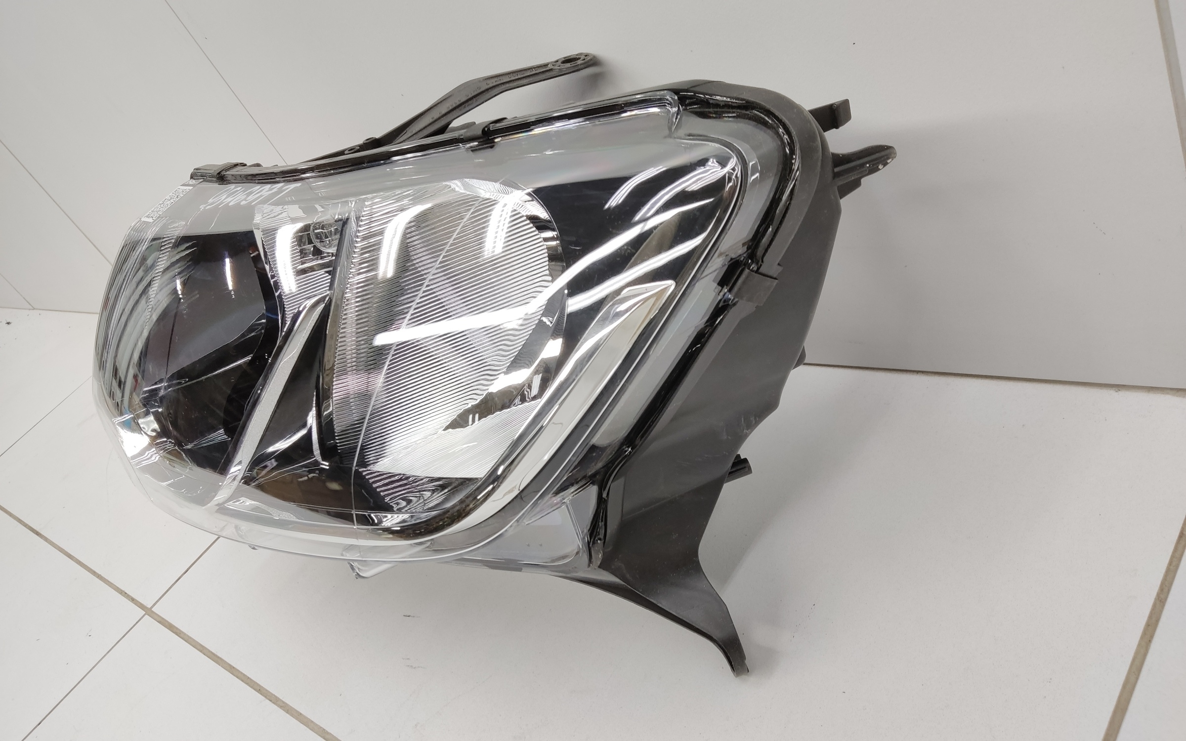 Фара передняя левая Renault Logan 2