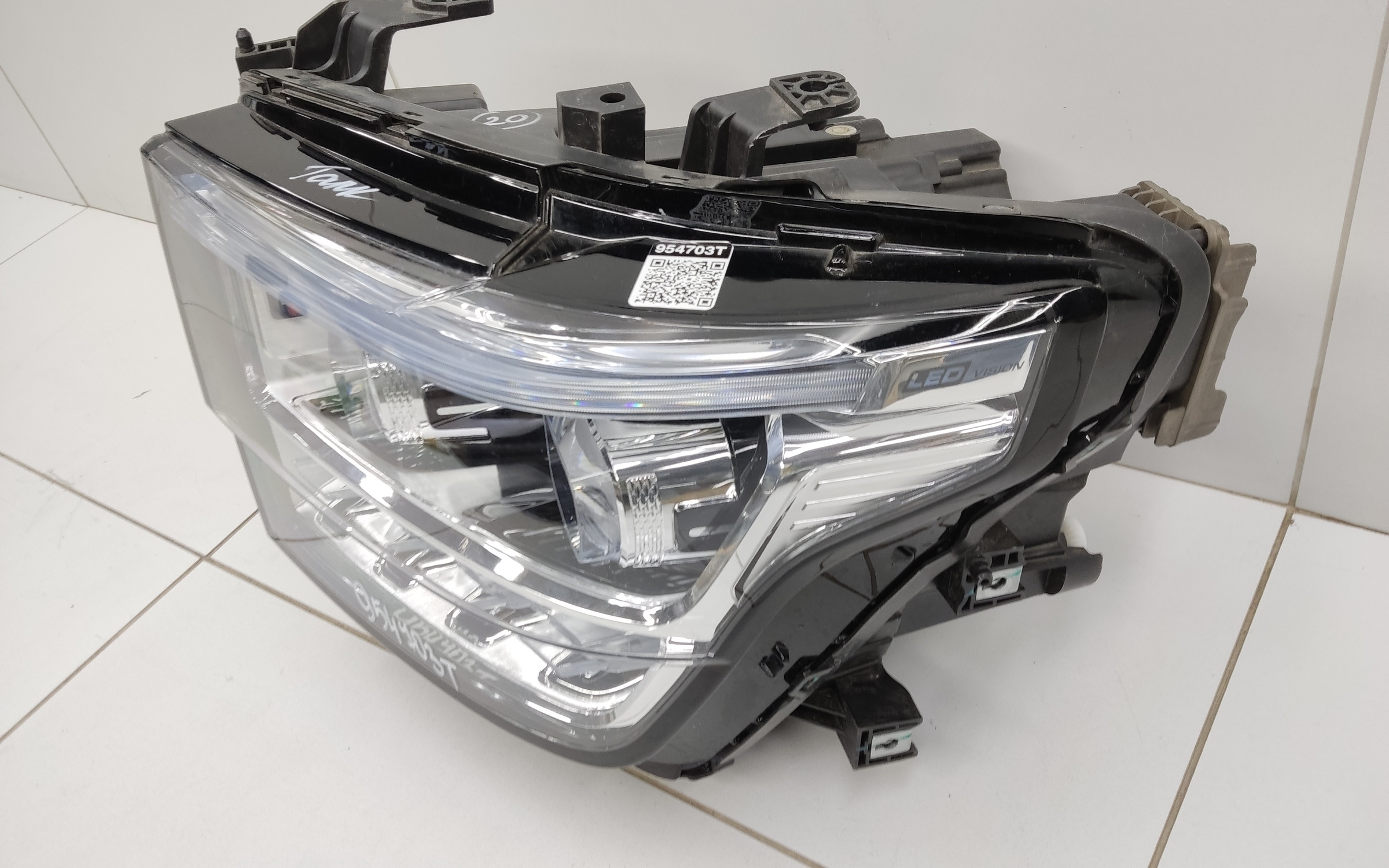 Фара передняя левая Tank 500 LED