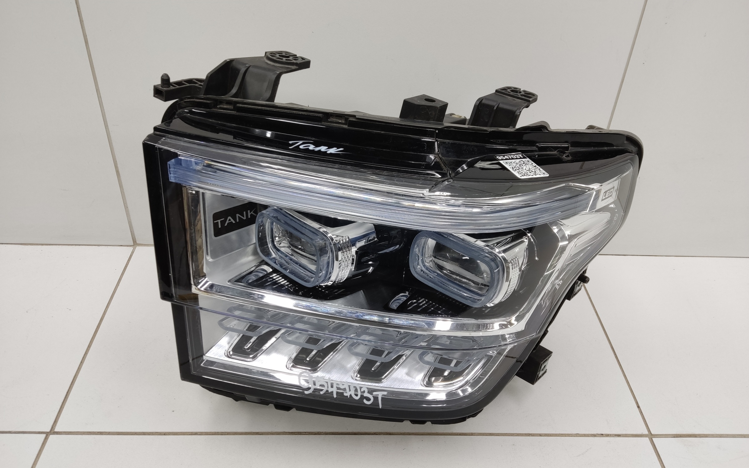 Фара передняя левая Tank 500 LED