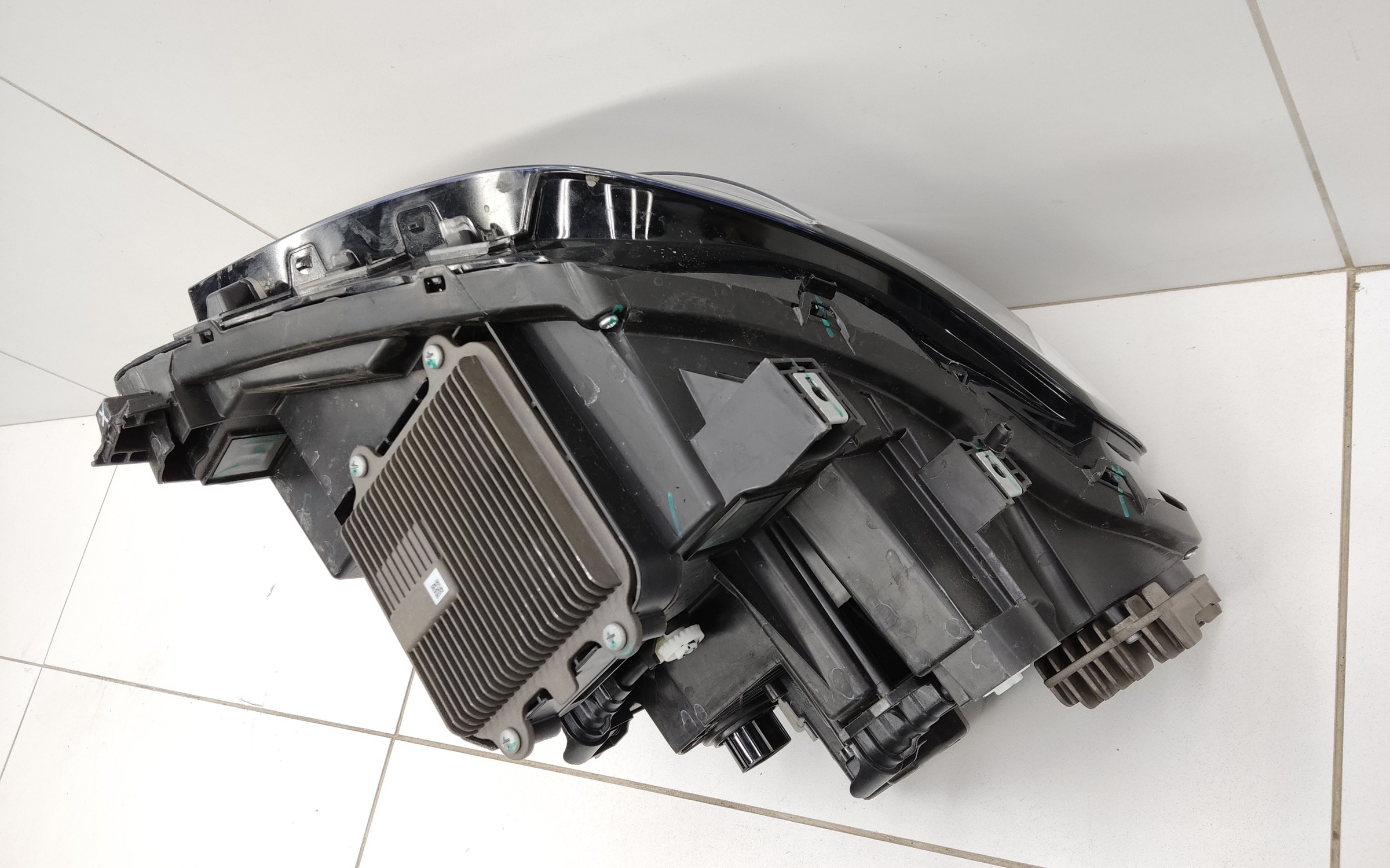 Фара передняя левая Tank 500 LED