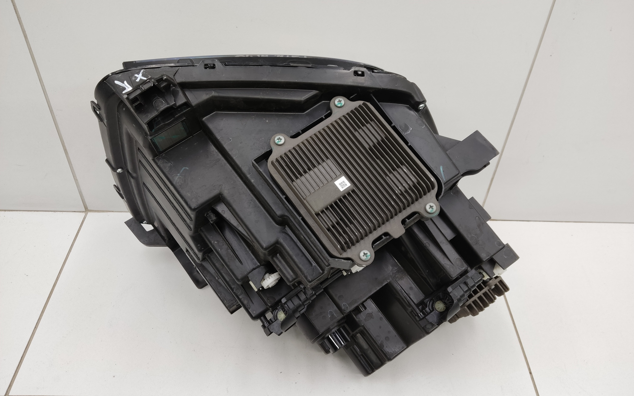 Фара передняя левая Tank 500 LED