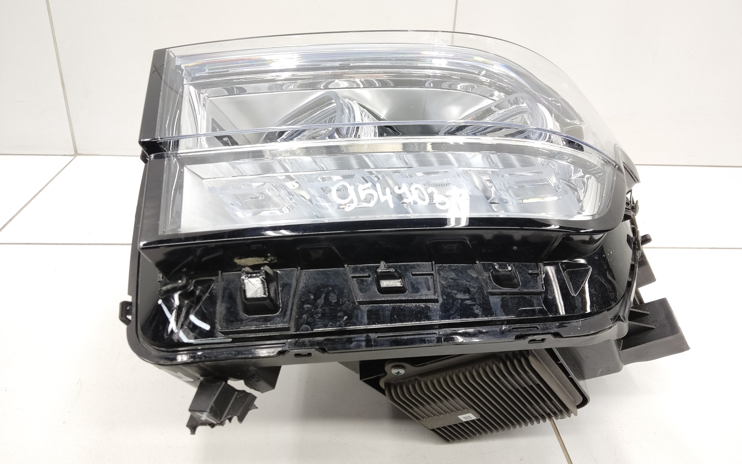 Фара передняя левая Tank 500 LED