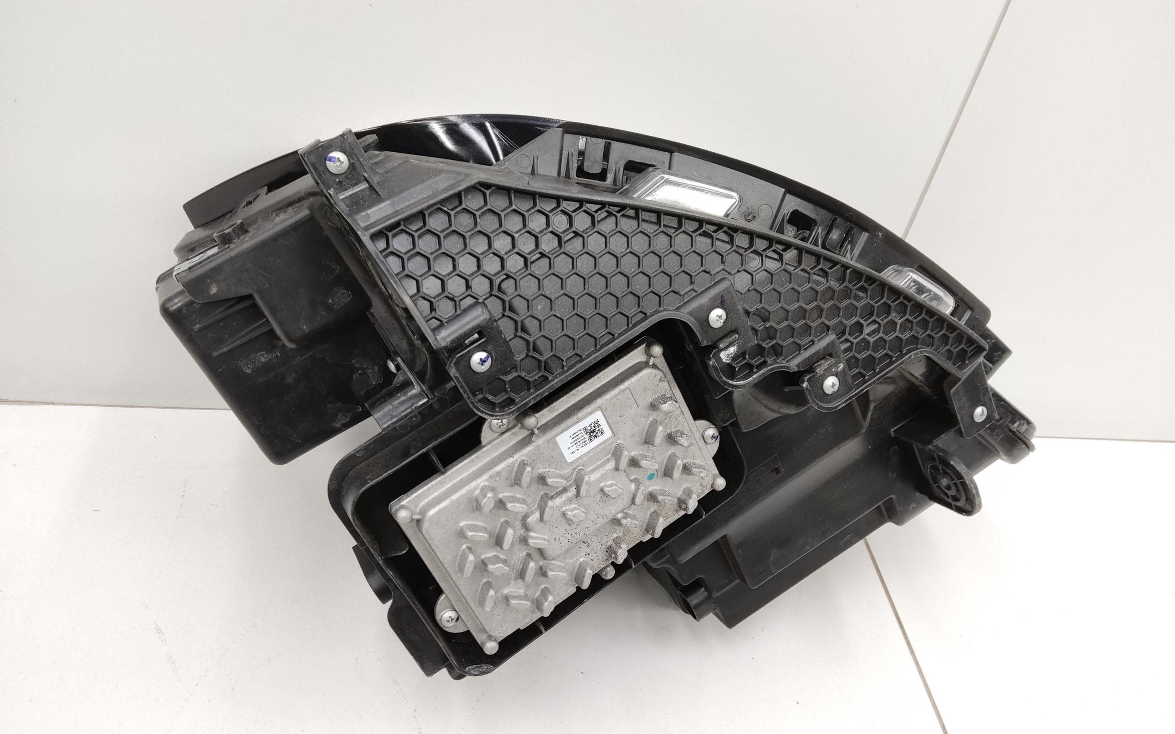 Фара передняя правая Belgee X70 LED 13 контактов