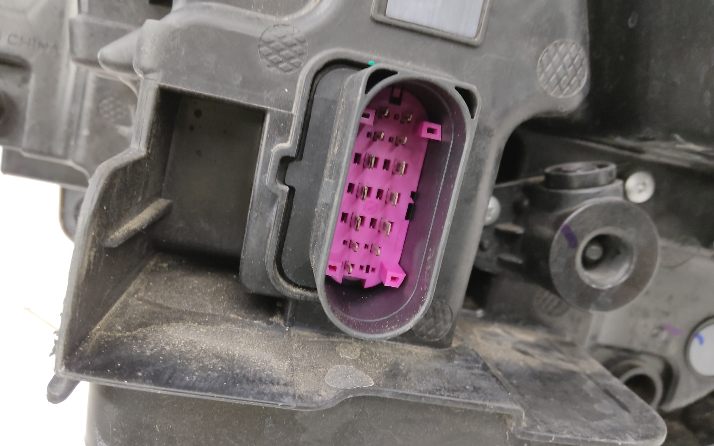 Фара передняя правая Belgee X70 LED 13 контактов