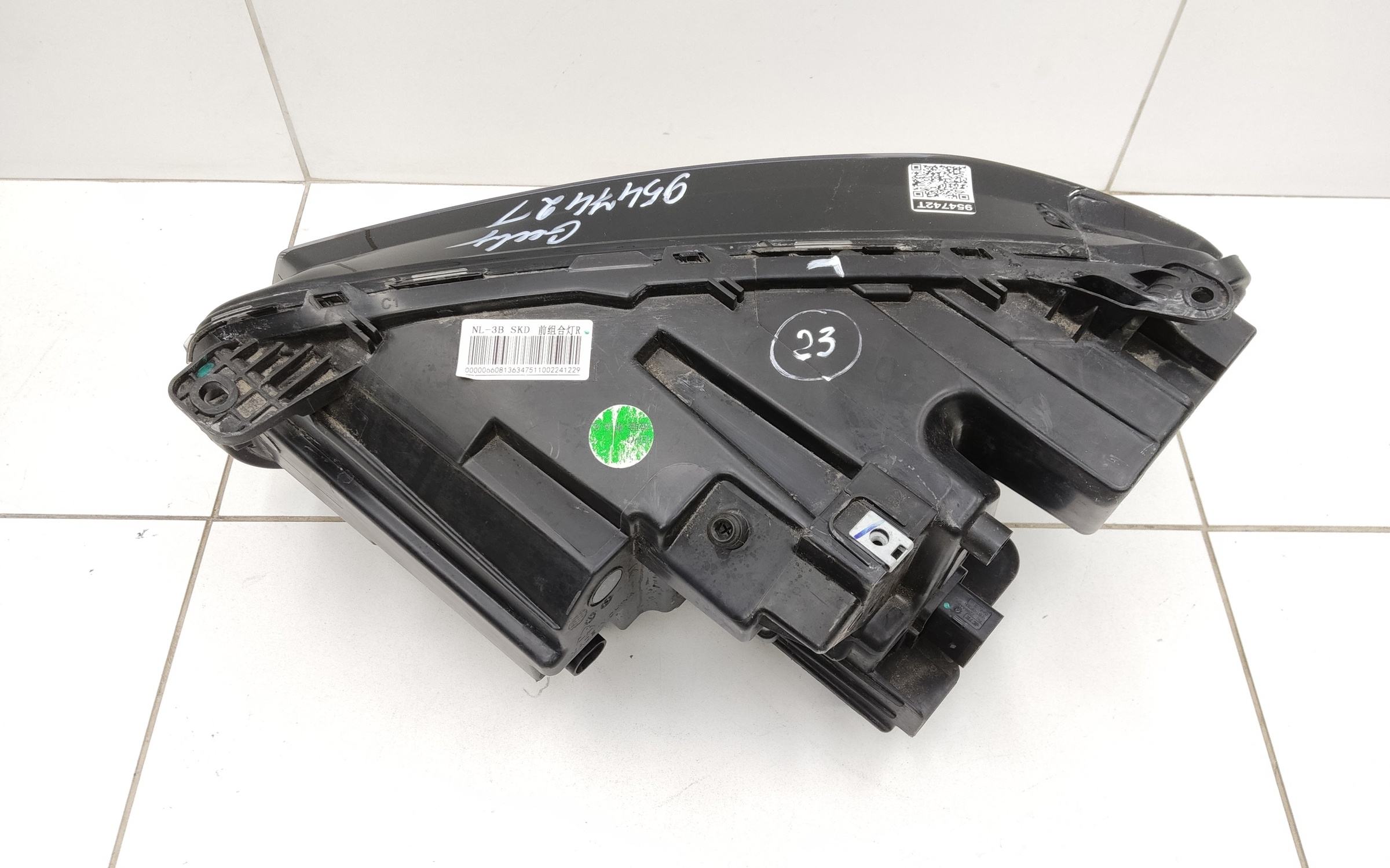 Фара передняя правая Belgee X70 LED 13 контактов