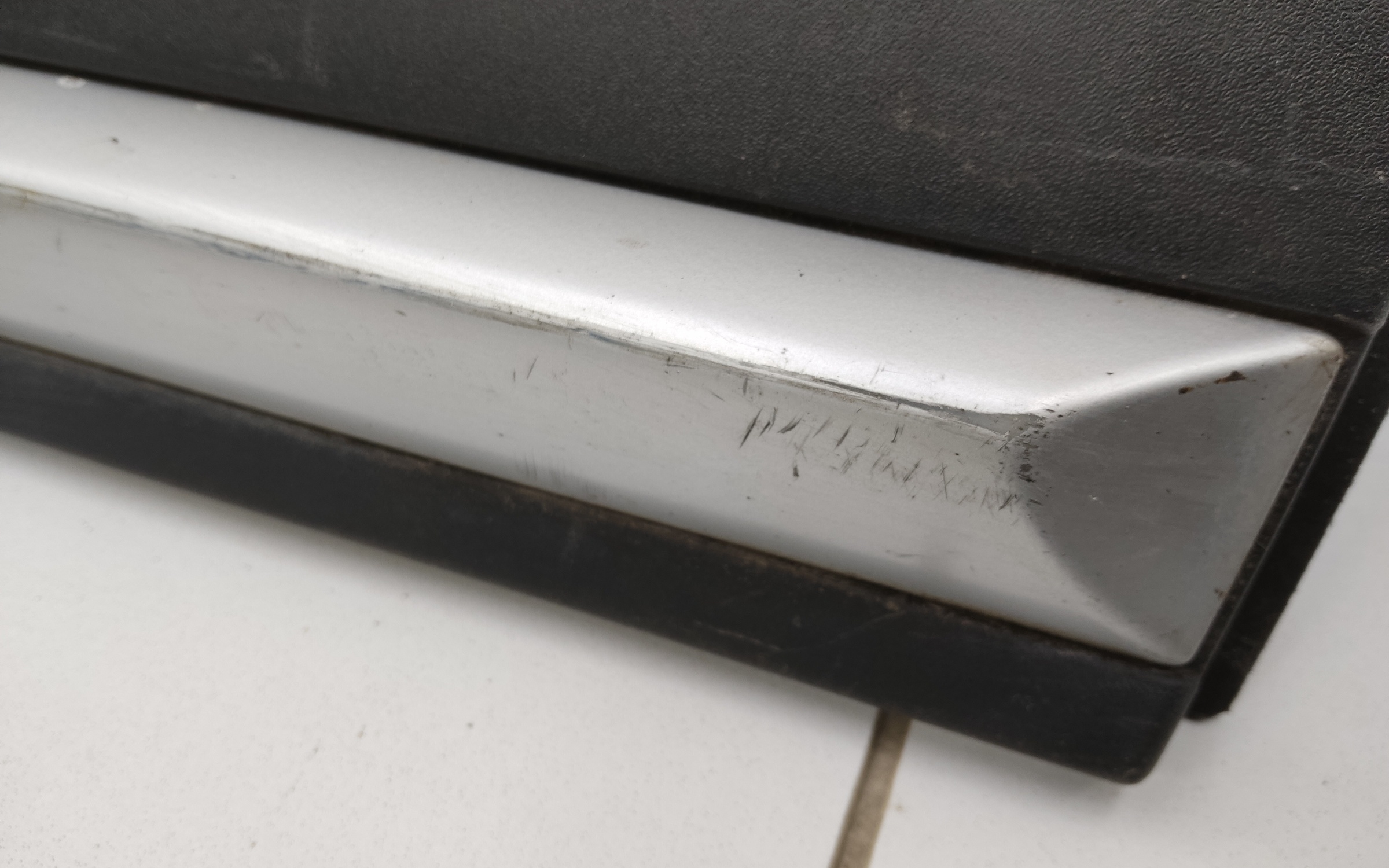 Накладка двери задней правой Geely Atlas