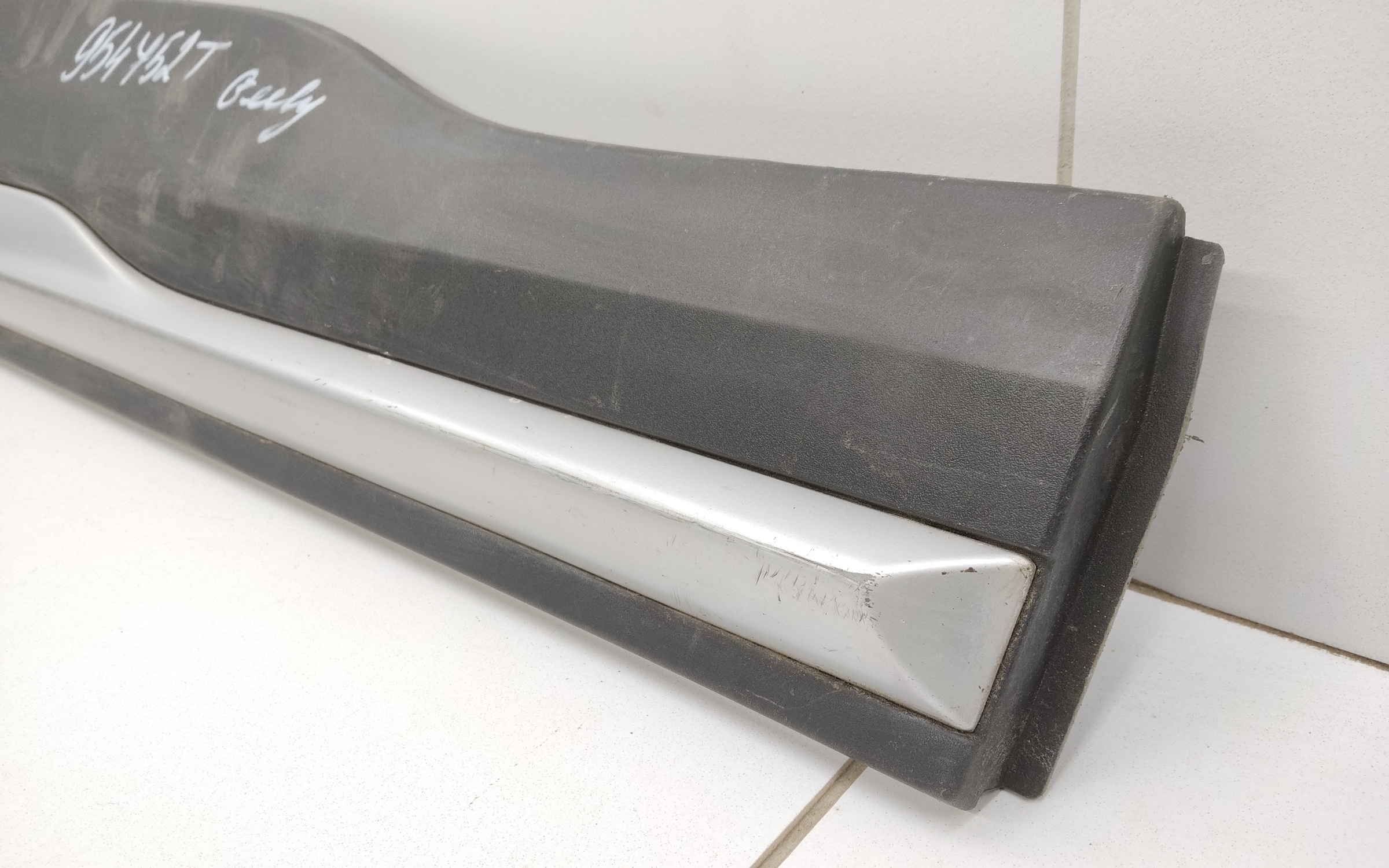 Накладка двери задней правой Geely Atlas