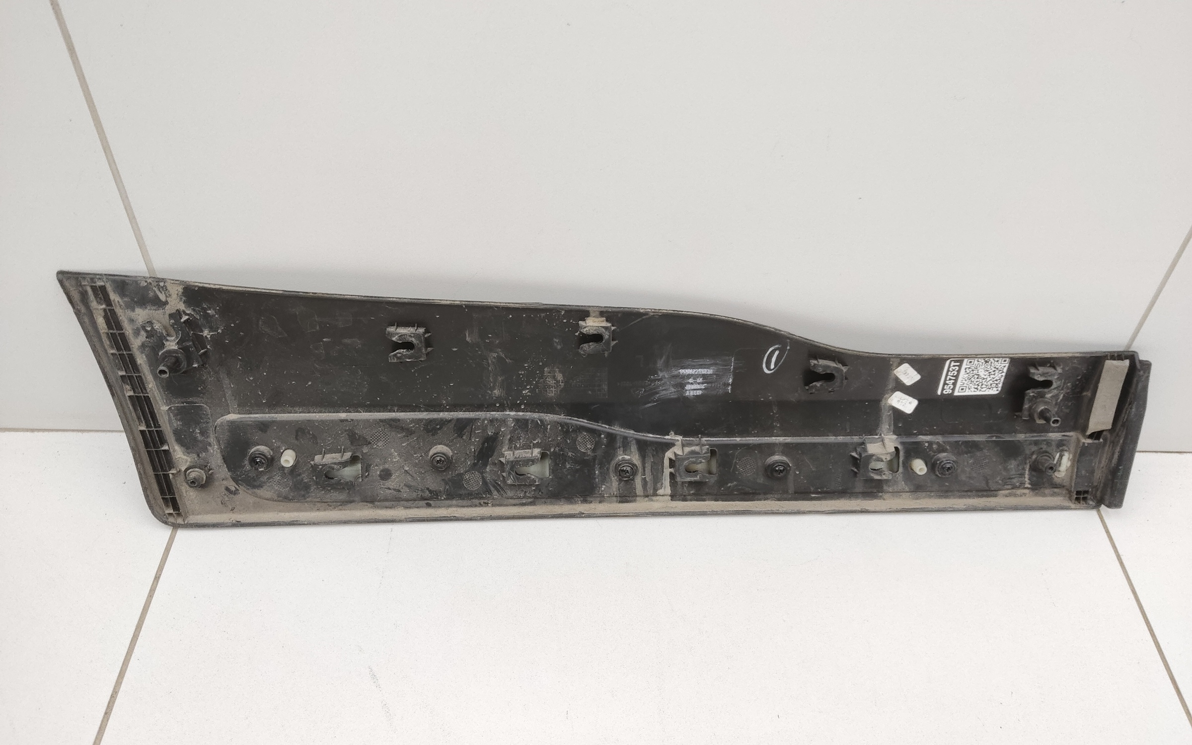 Накладка двери задней левой Geely Atlas