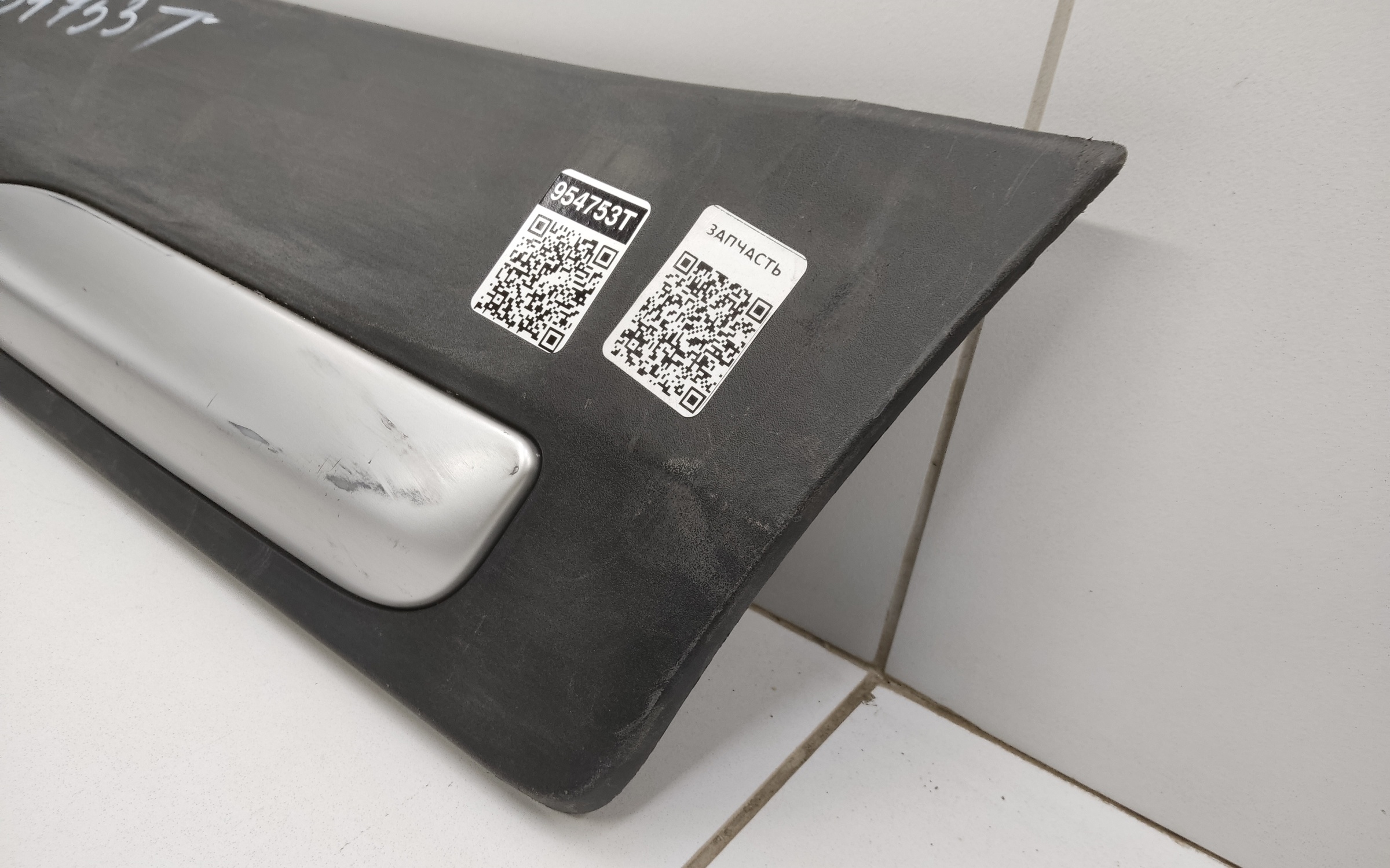 Накладка двери задней левой Geely Atlas