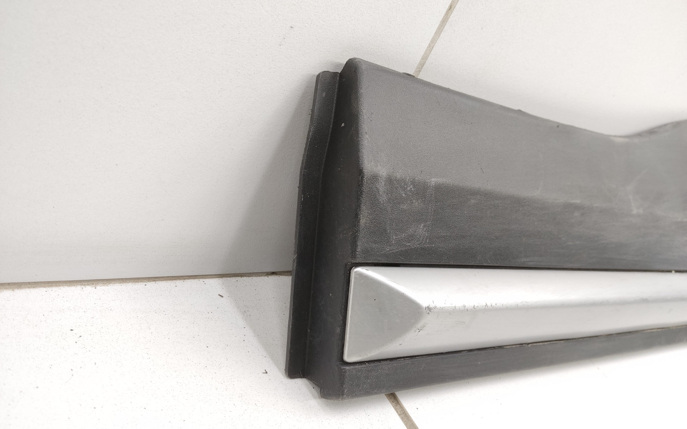 Накладка двери задней левой Geely Atlas