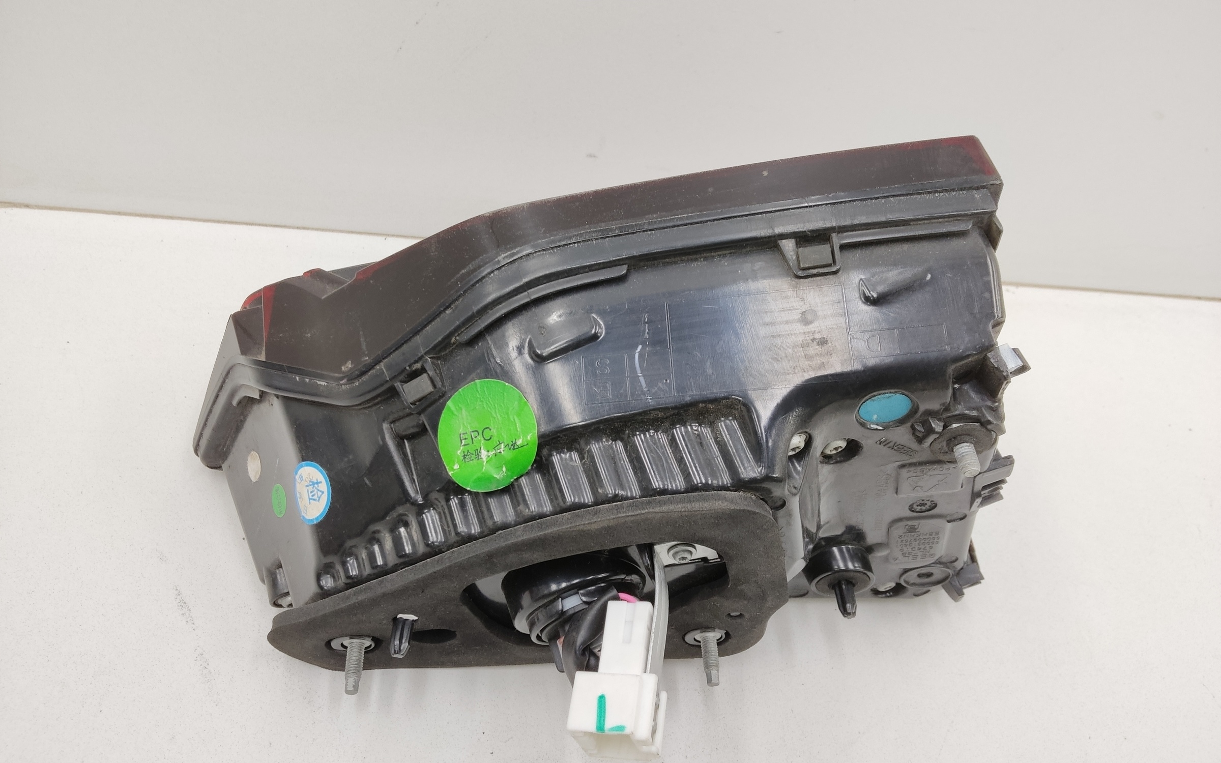 Фонарь задний правый внутренний Geely Atlas Pro