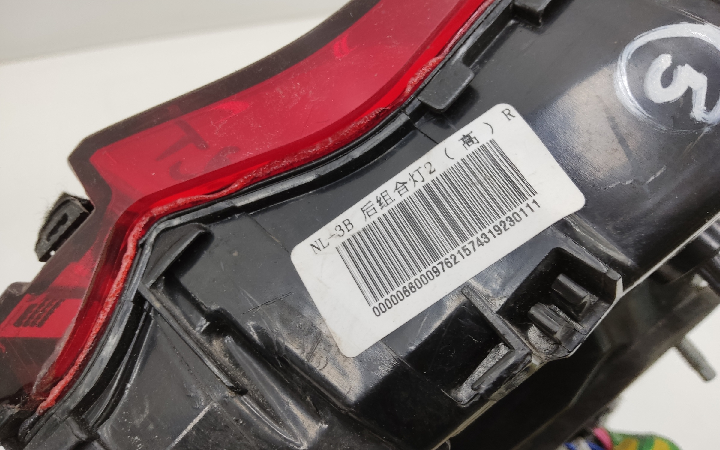 Фонарь задний правый внутренний Geely Atlas Pro