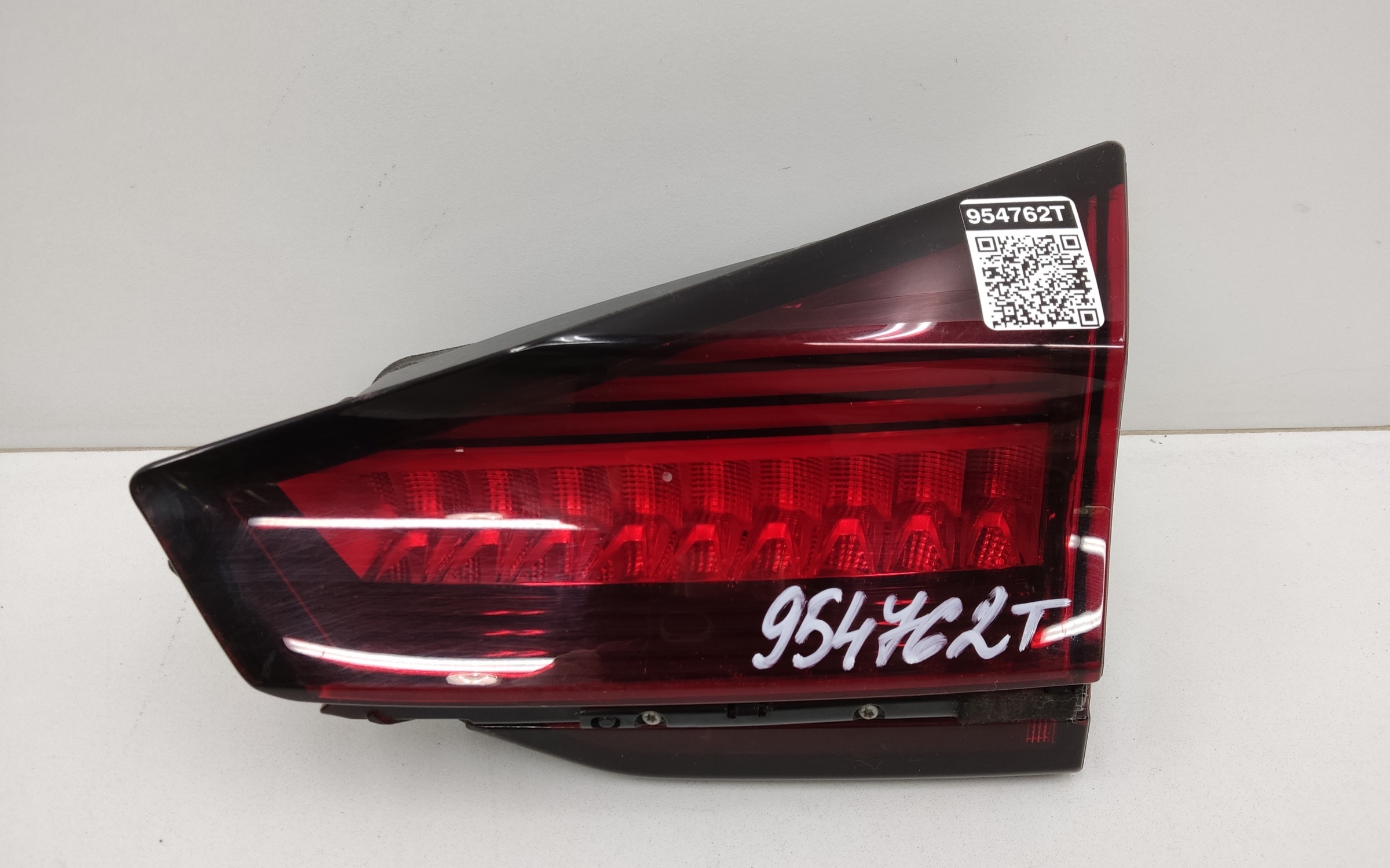 Фонарь задний правый внутренний Geely Atlas Pro