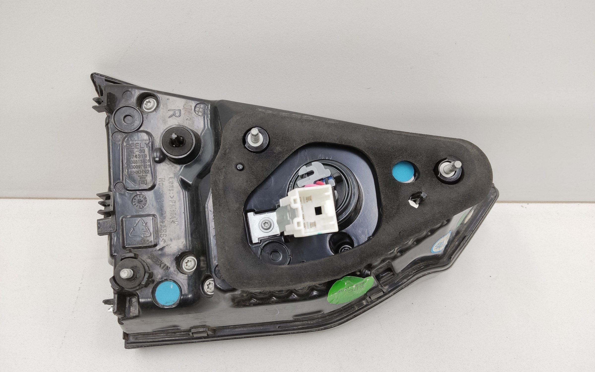 Фонарь задний правый внутренний Geely Atlas Pro