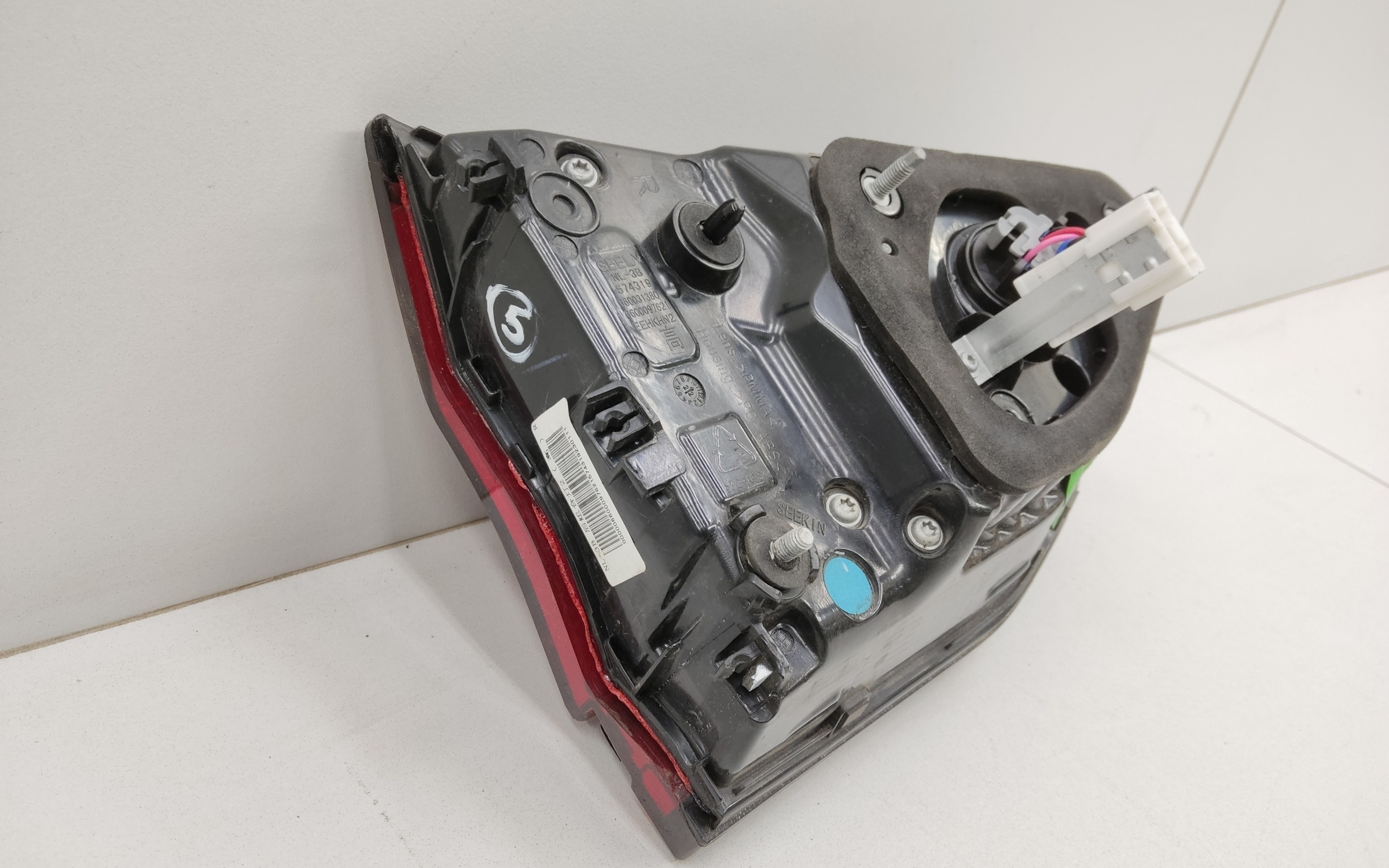 Фонарь задний правый внутренний Geely Atlas Pro