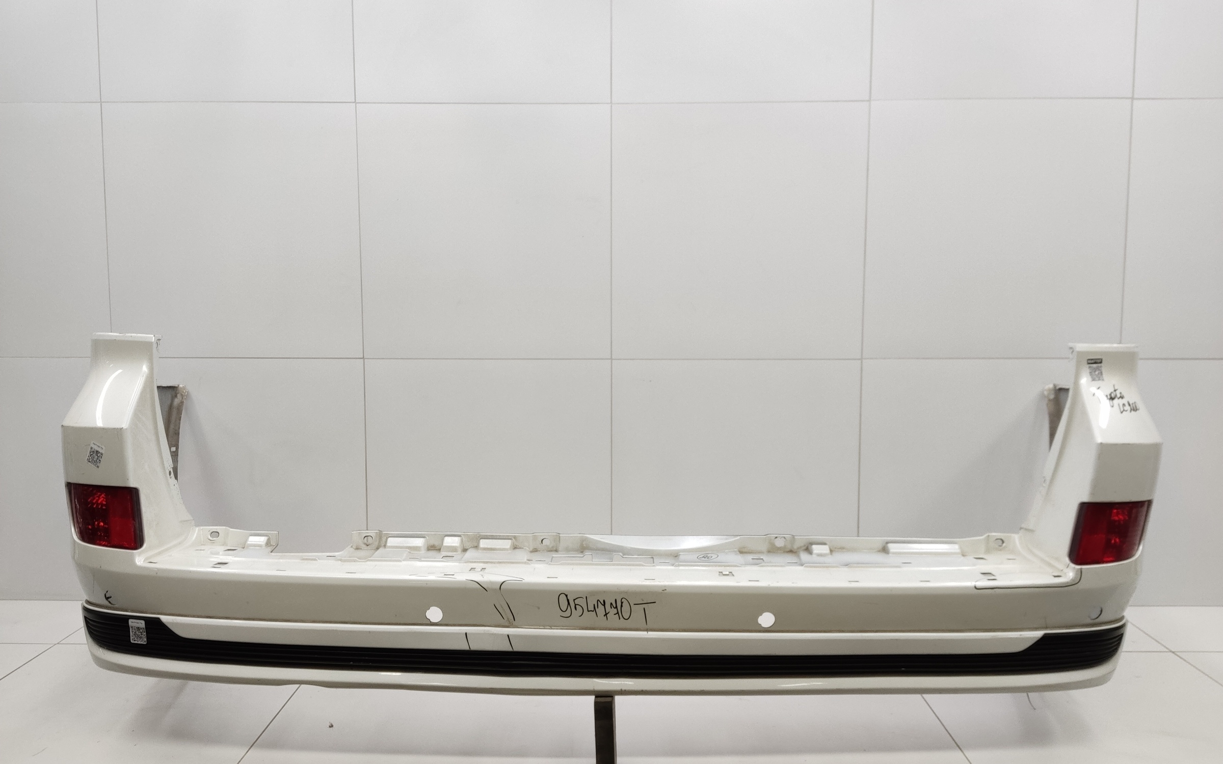 Бампер задний Toyota Land Cruiser 200 Restail 2