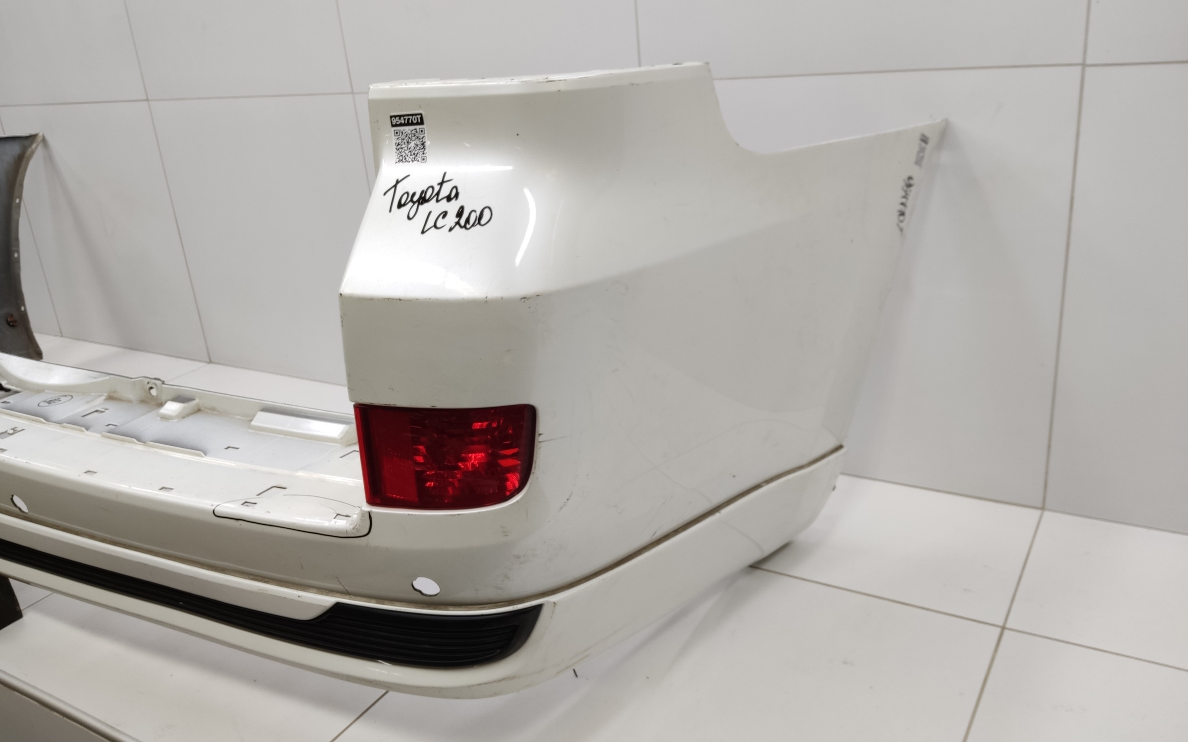 Бампер задний Toyota Land Cruiser 200 Restail 2