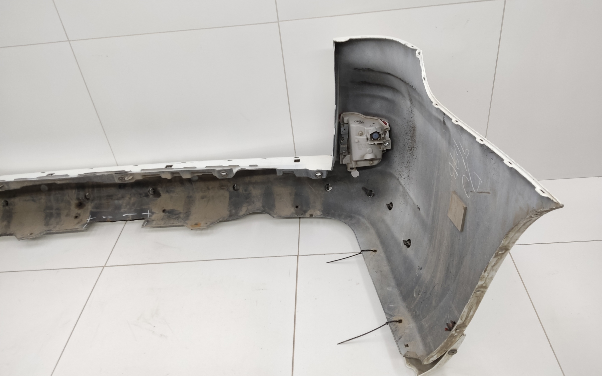 Бампер задний Toyota Land Cruiser 200 Restail 2