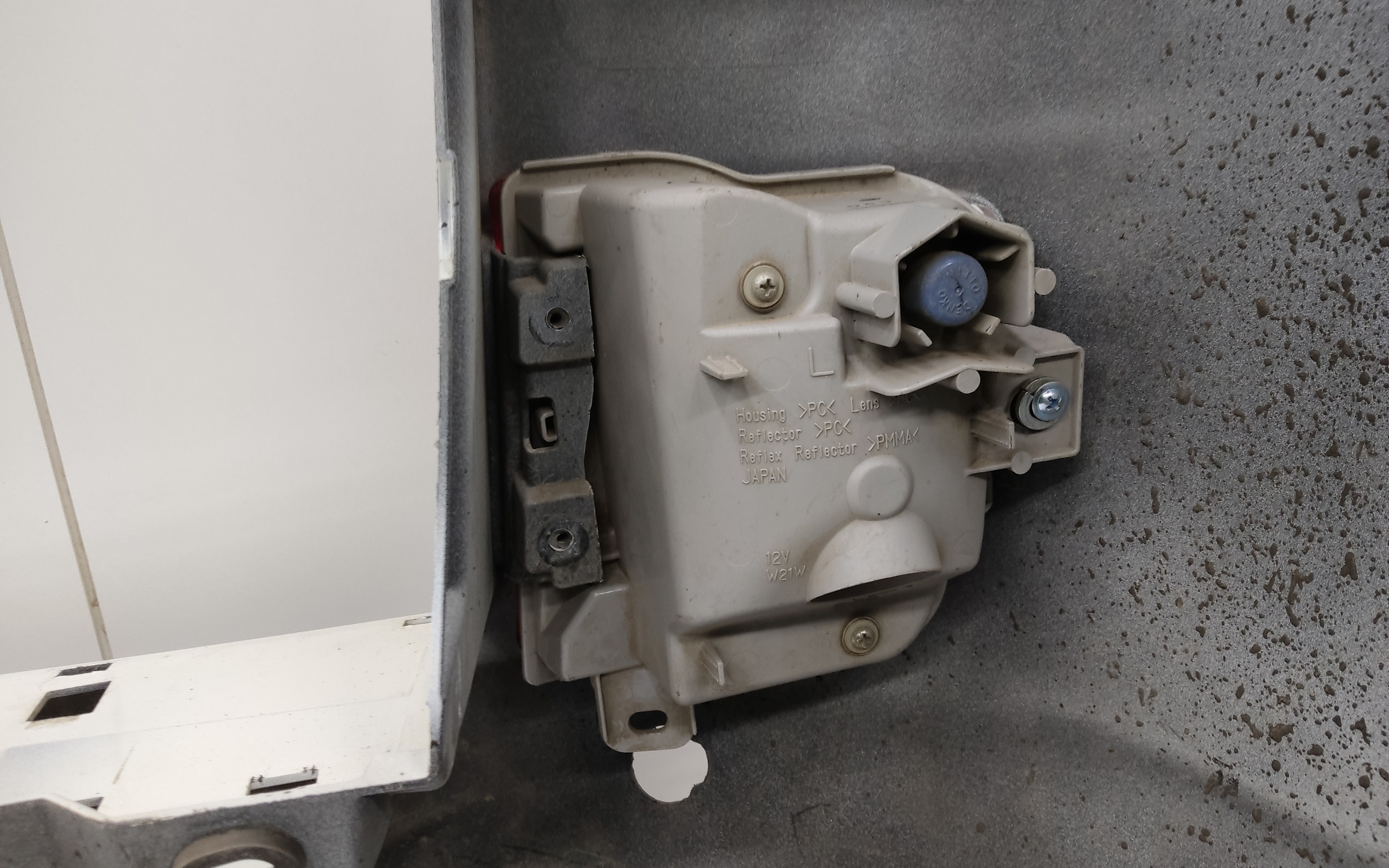 Бампер задний Toyota Land Cruiser 200 Restail 2