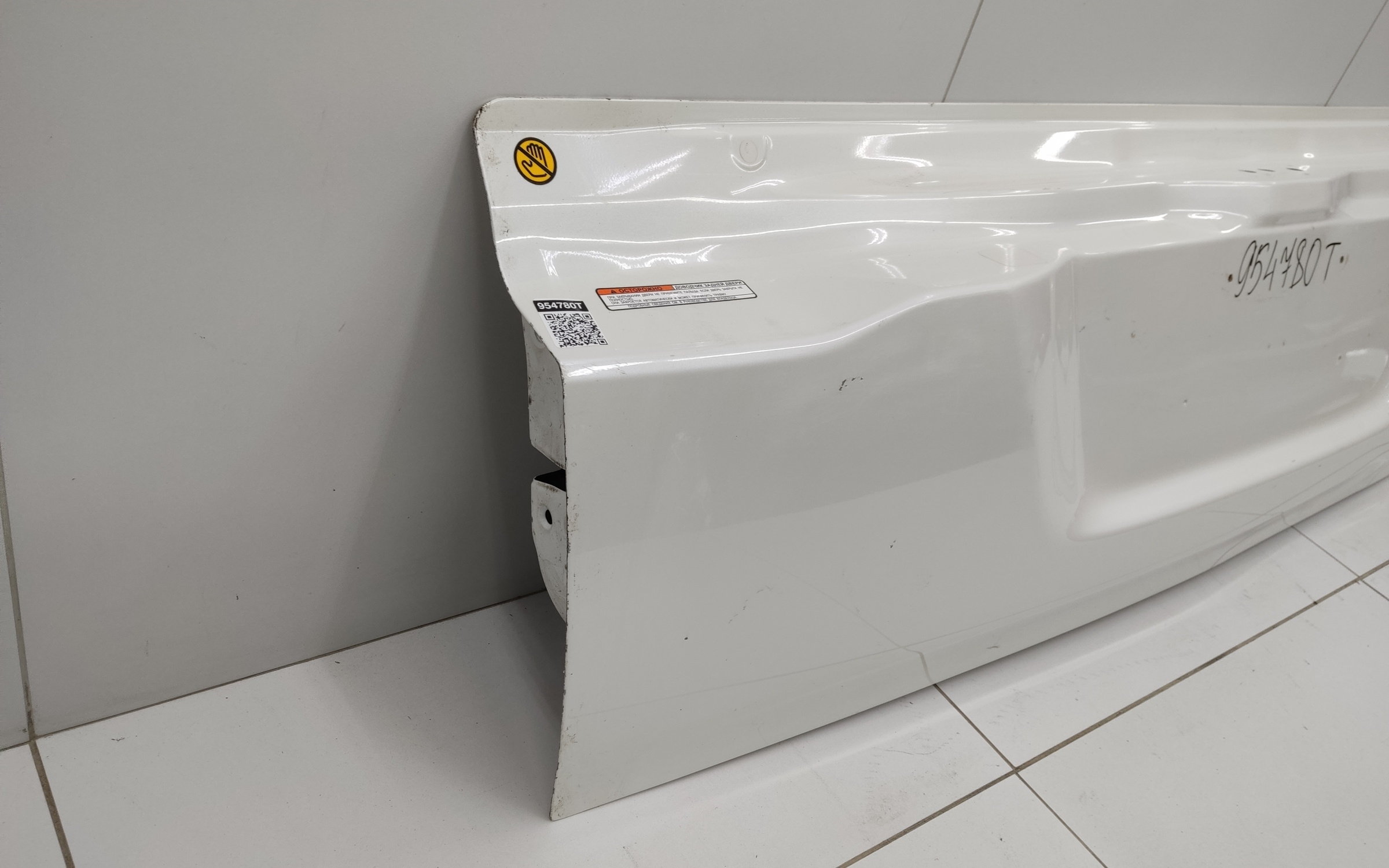 Борт задний откидной Toyota Land Cruiser 200