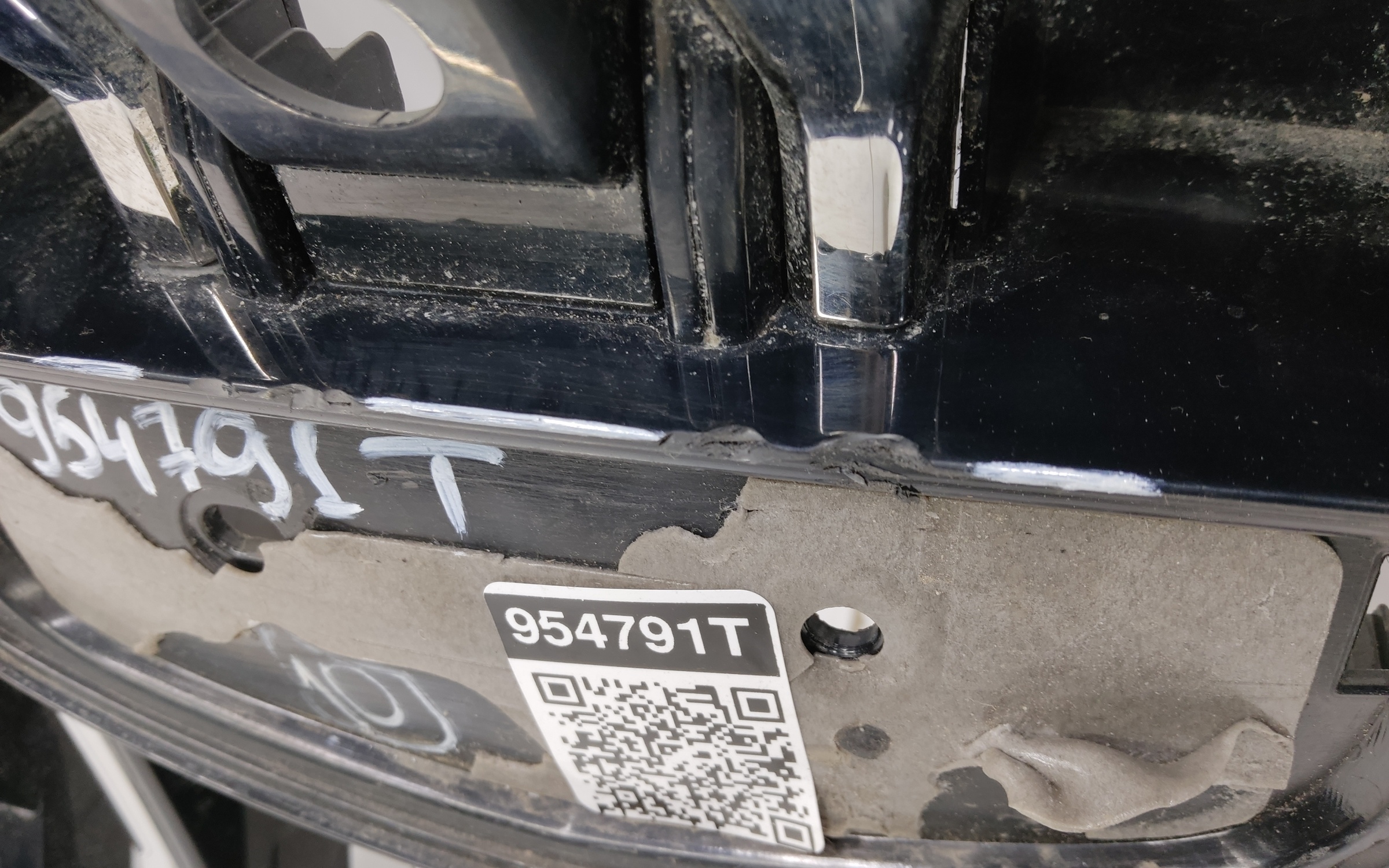 Решетка радиатора Geely Monjaro