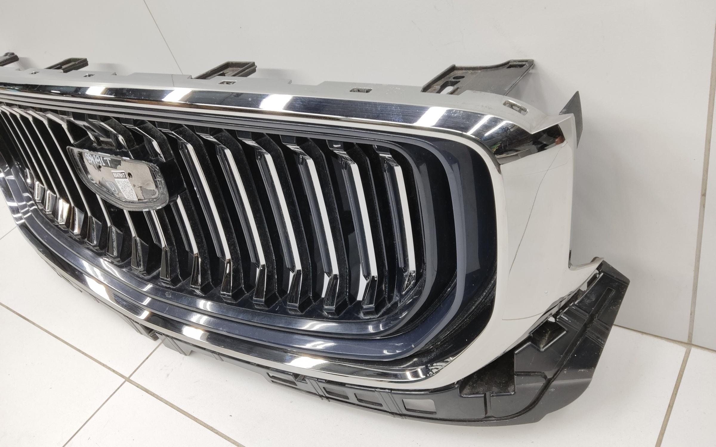 Решетка радиатора Geely Monjaro