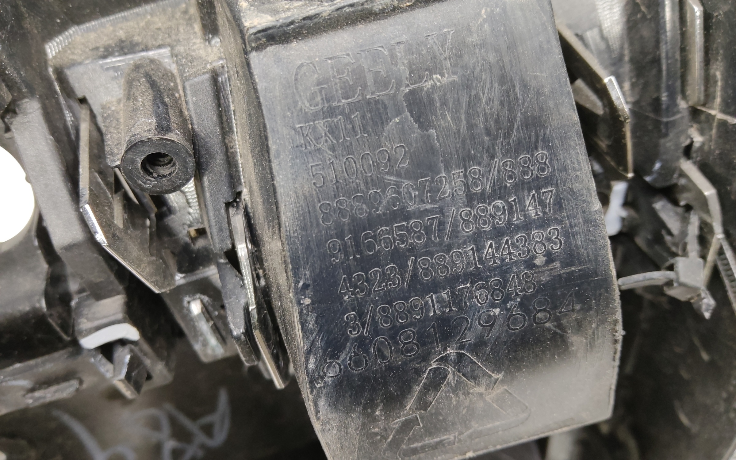 Решетка радиатора Geely Monjaro