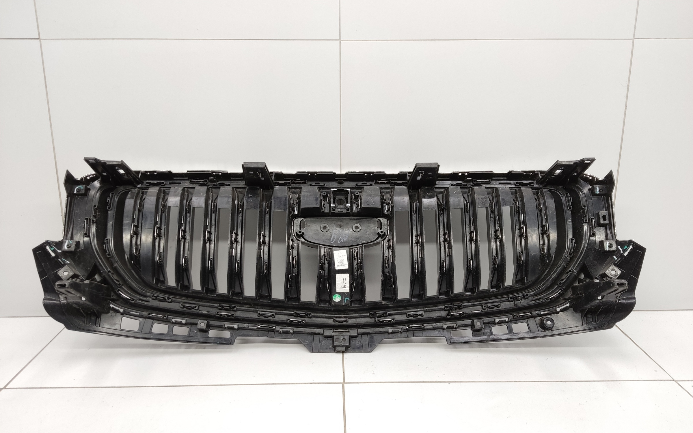 Решетка радиатора Geely Monjaro