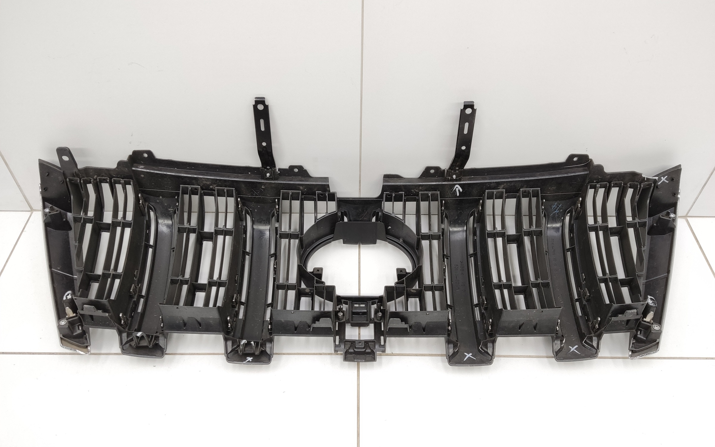 Решетка радиатора Toyota Land Cruiser Prado 150 Restail 1