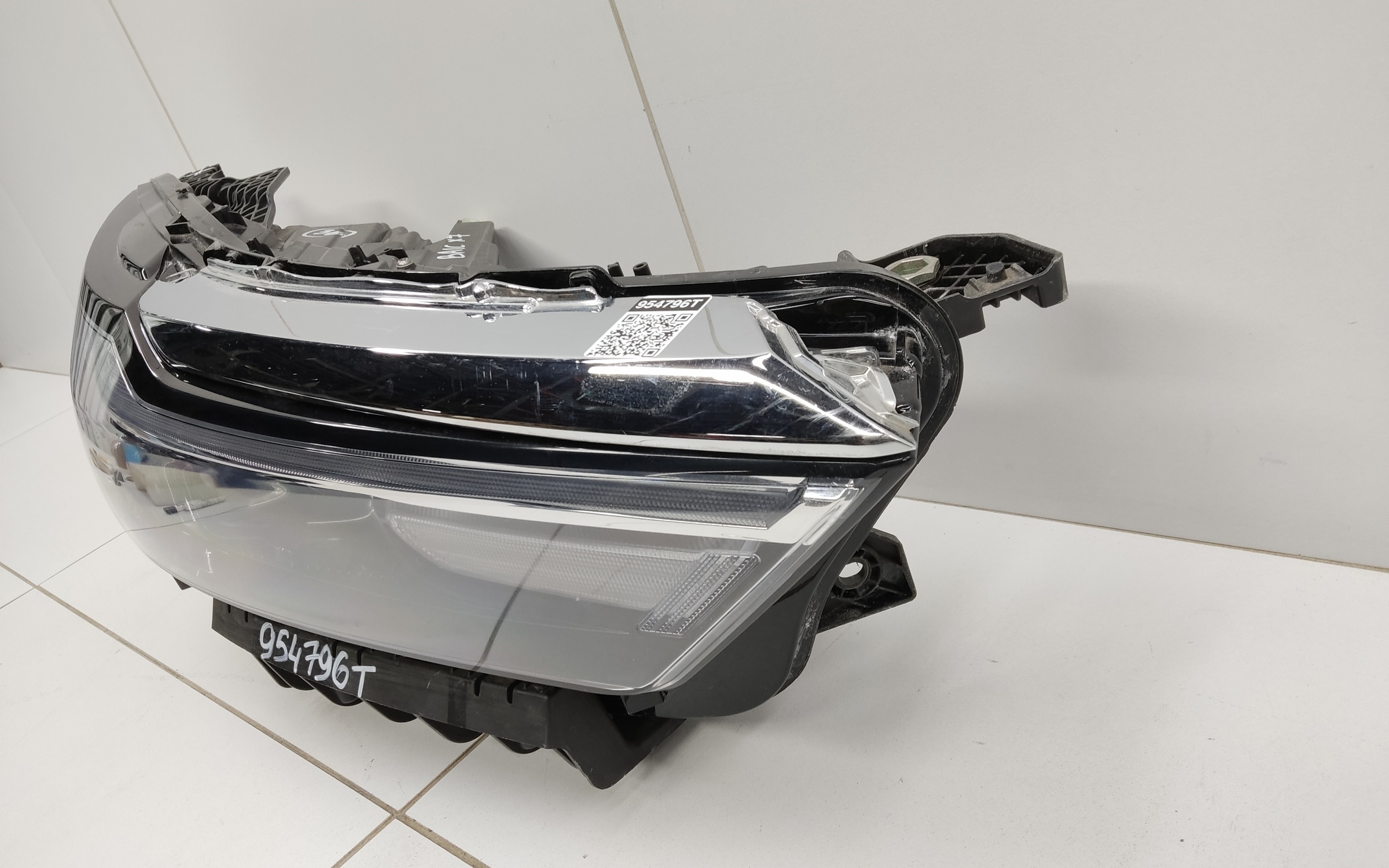 Фара передняя правая Baic X7 LED