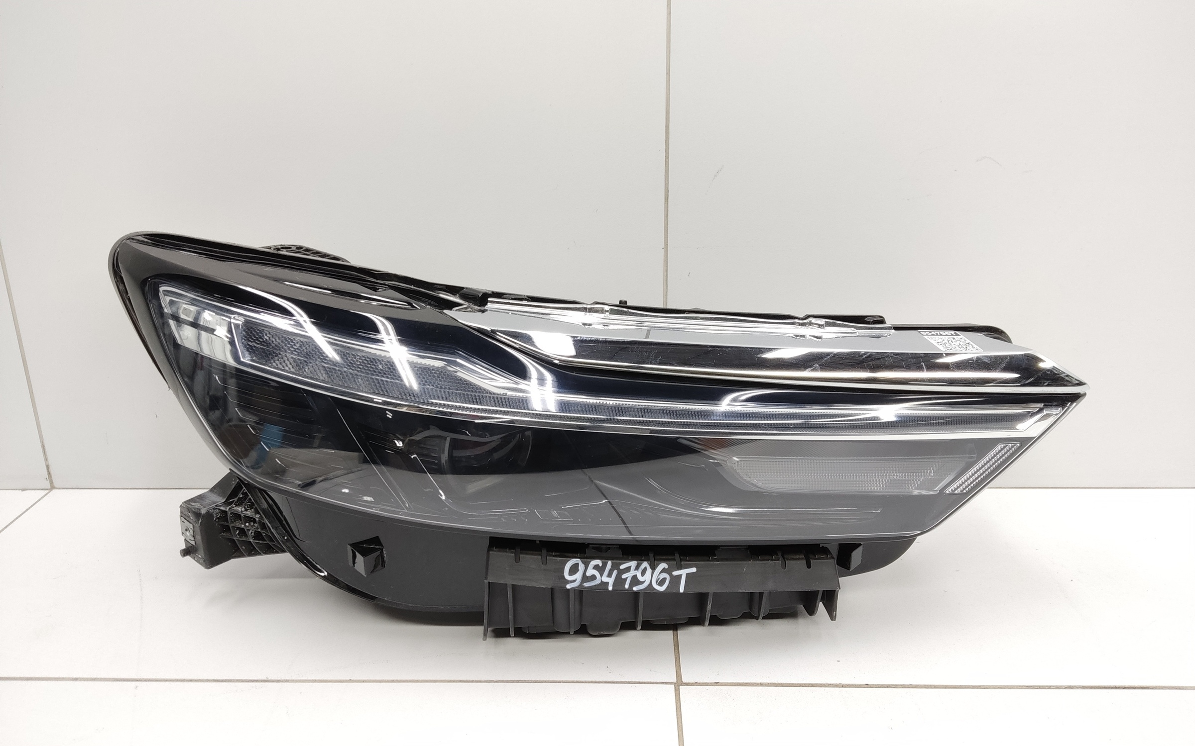 Фара передняя правая Baic X7 LED