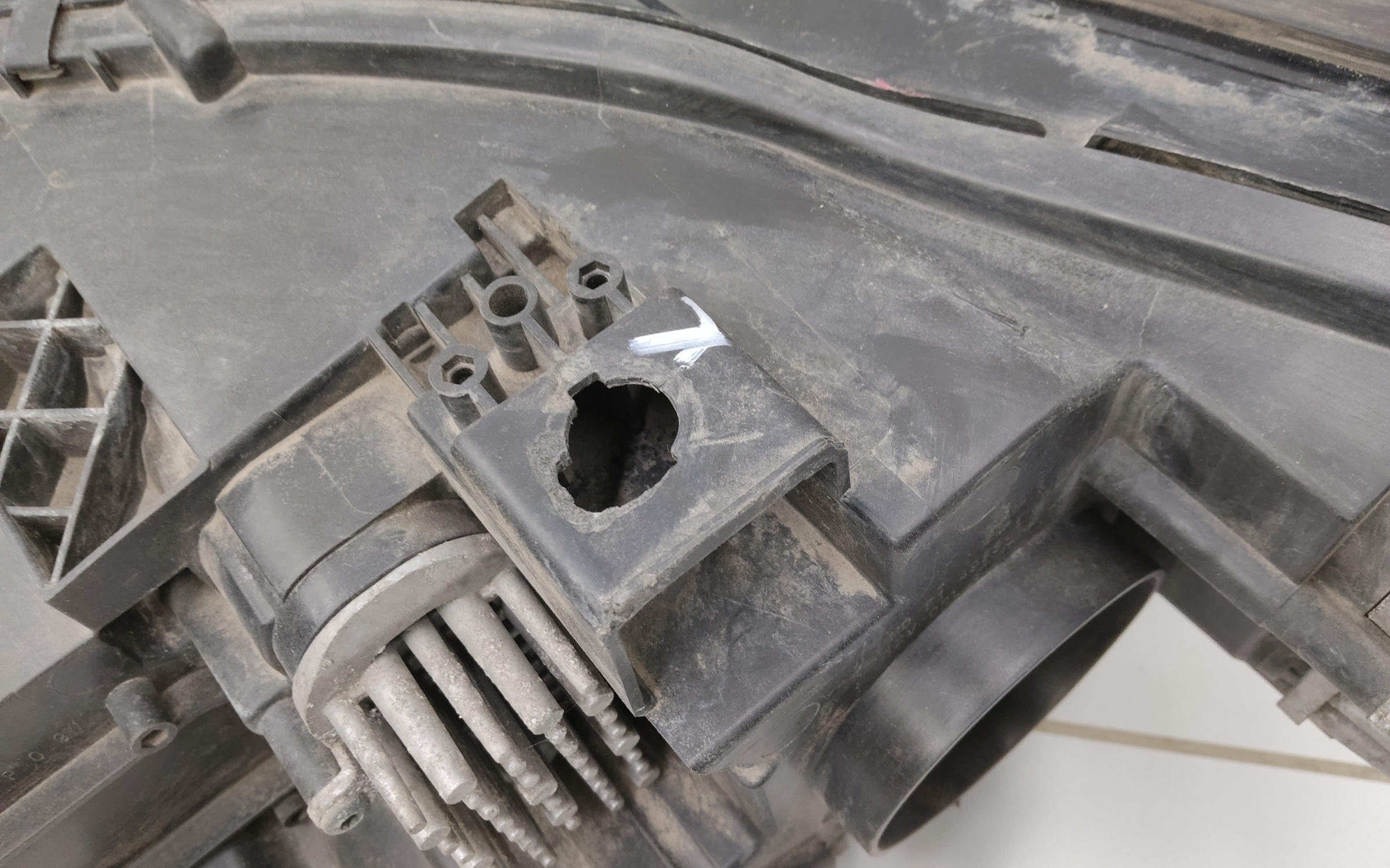 Фара передняя правая Volkswagen Tiguan 2 Restail LED