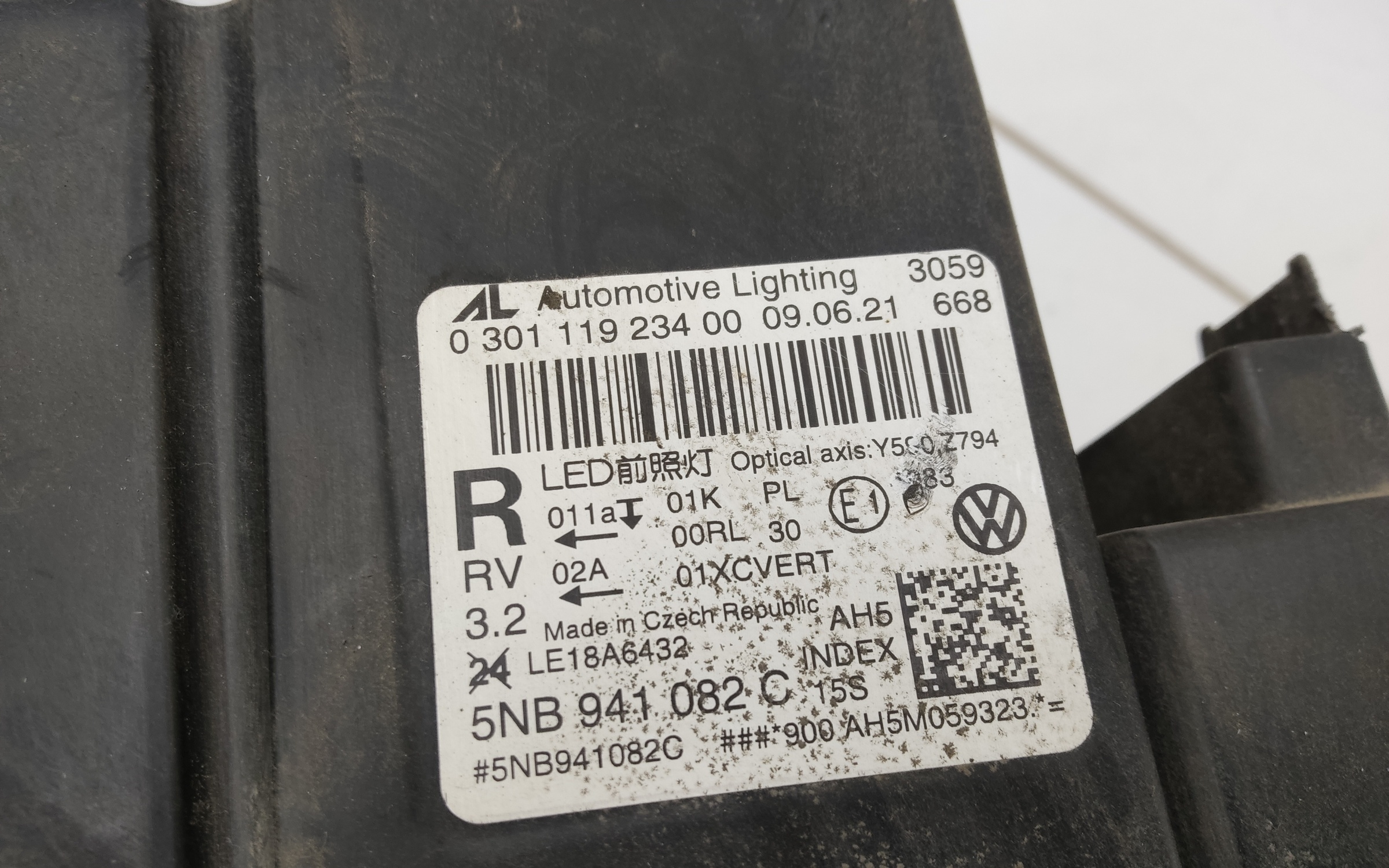 Фара передняя правая Volkswagen Tiguan 2 Restail LED