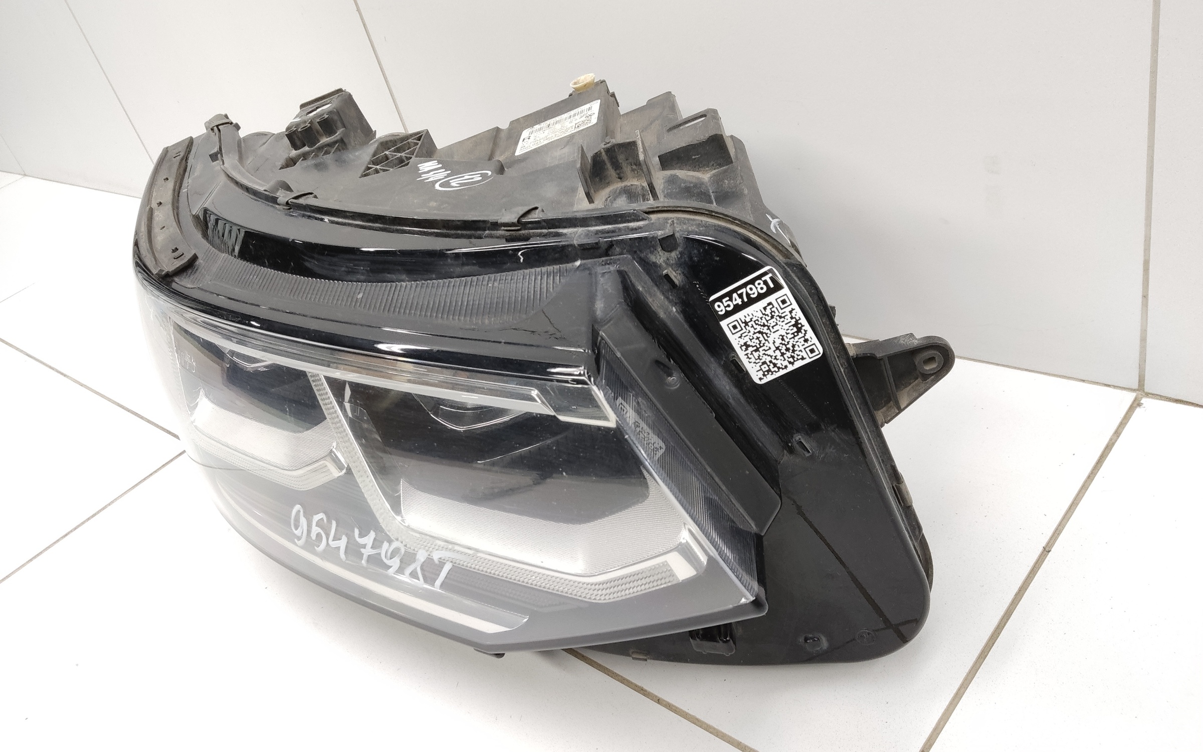 Фара передняя правая Volkswagen Tiguan 2 Restail LED