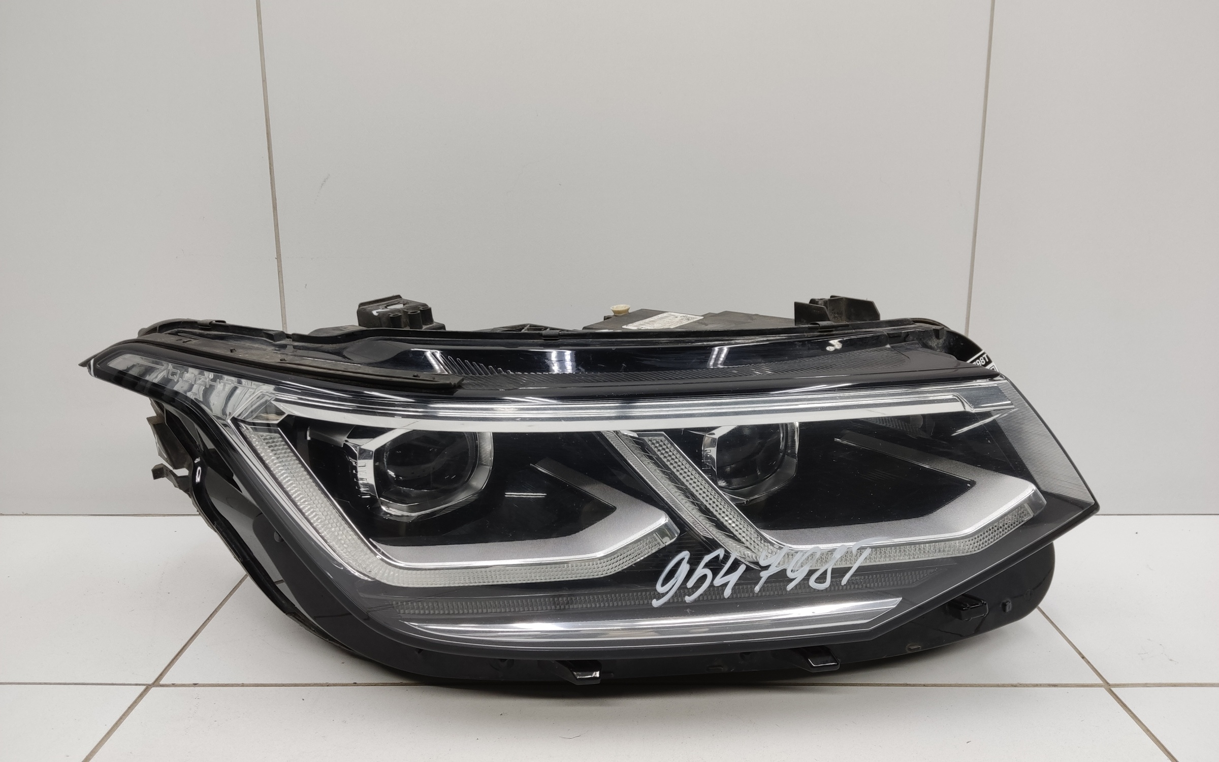 Фара передняя правая Volkswagen Tiguan 2 Restail LED