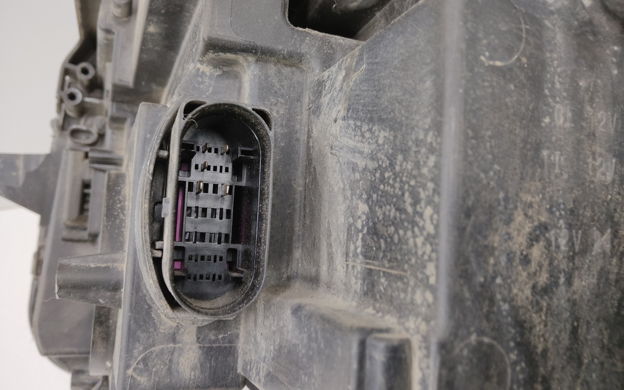 Фара передняя правая Volkswagen Tiguan 2 Restail LED