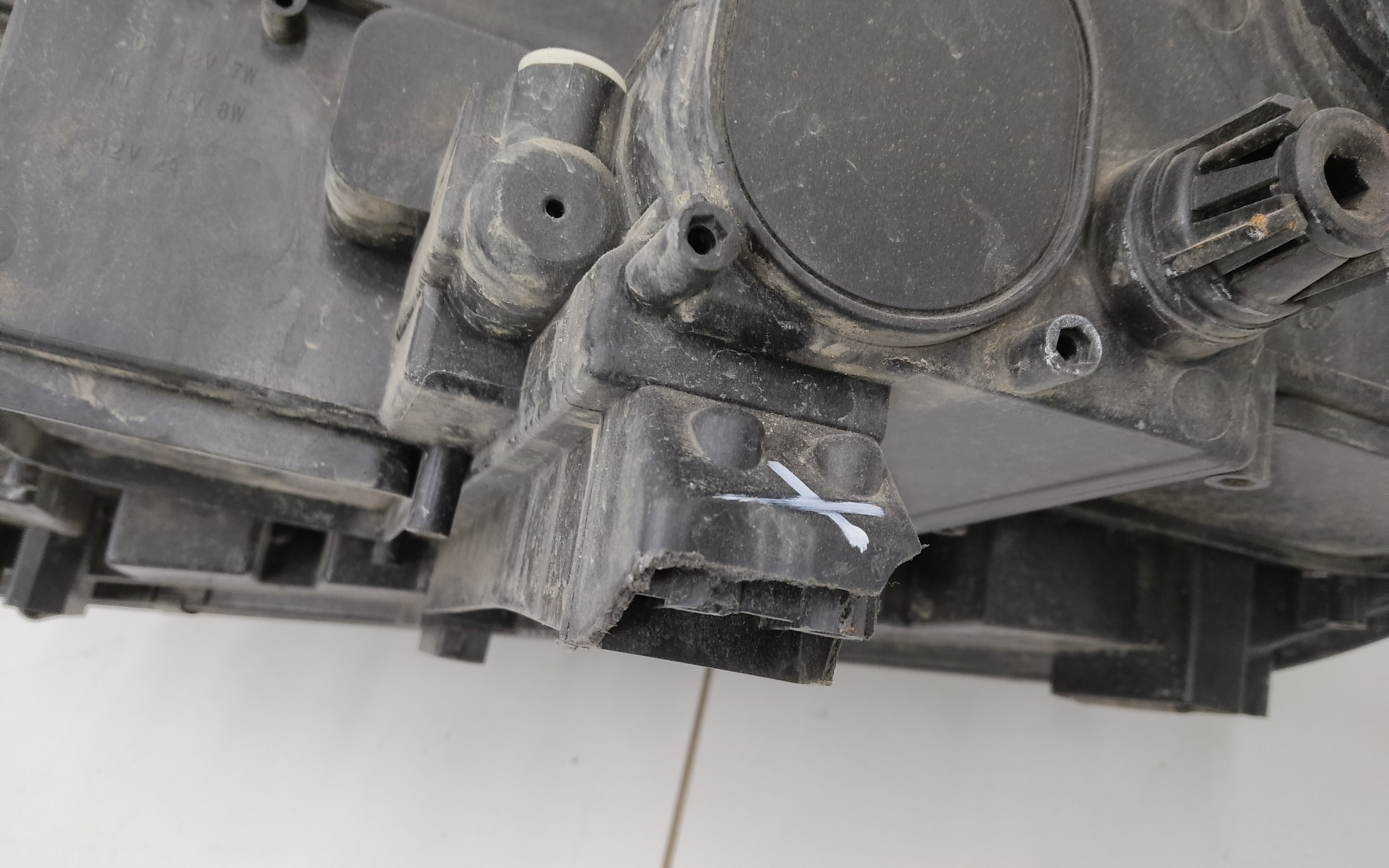 Фара передняя правая Volkswagen Tiguan 2 Restail LED