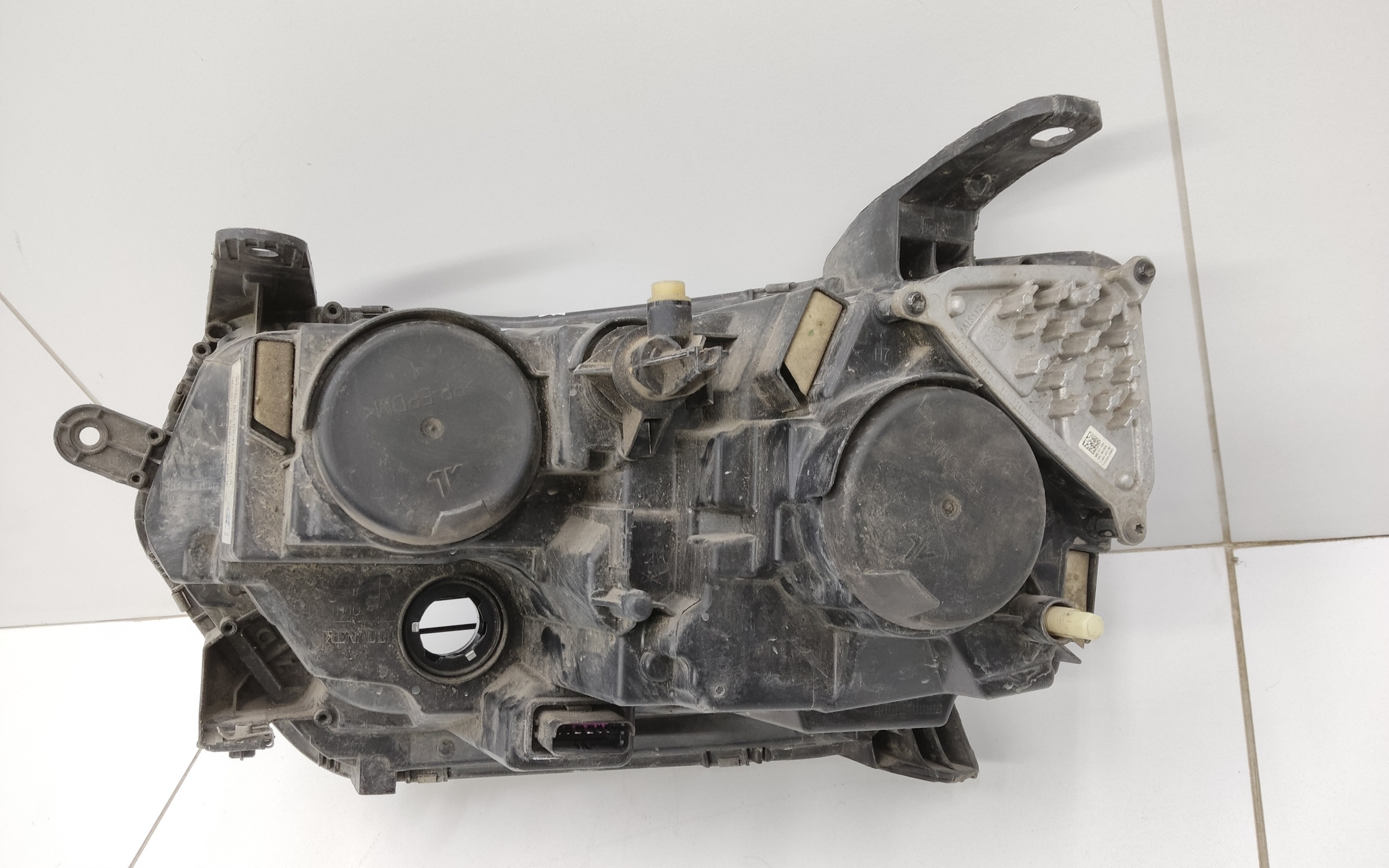 Фара передняя правая Renault Duster 2 галоген с ДХО